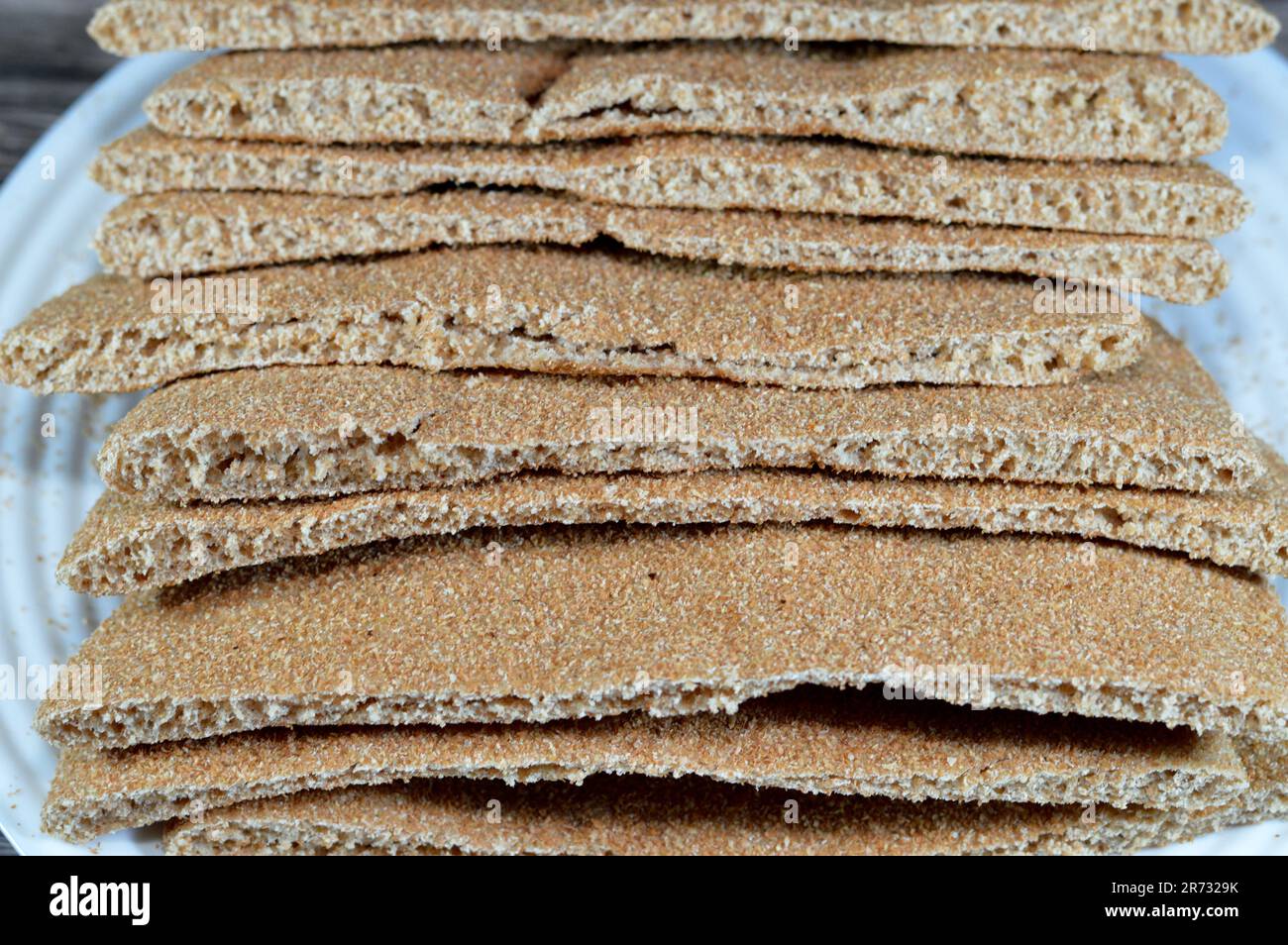 Braunes gebackenes Pitta-Fladenbrot, hauptsächlich aus Kleie ...