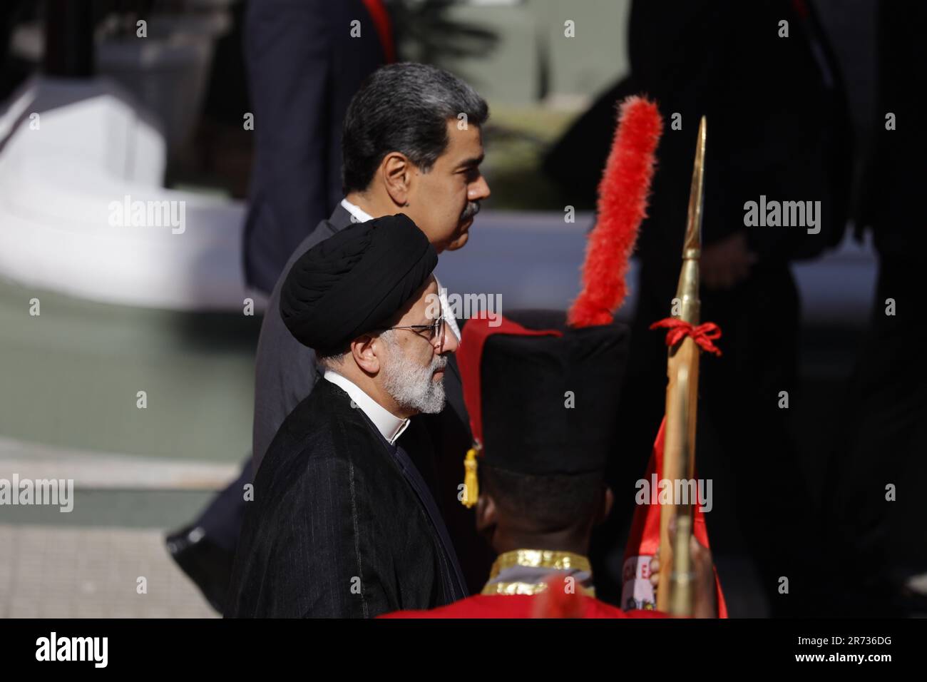 Caracas, Venezuela. 12. Juni 2023. Ebrahim Raisi (Front), Präsident des Iran, und Nicolas Maduro (Back), Präsident Venezuelas, kommen zu einem Treffen im venezolanischen Regierungspalast. Kredit: Jesus Vargas/dpa/Alamy Live News Stockfoto