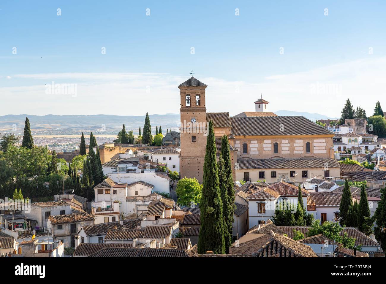 Kirche San Salvador aus der Vogelperspektive - Granada, Andalusien, Spanien Stockfoto