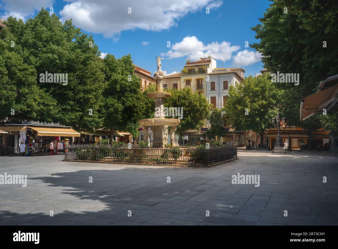 Plaza de Bib-Rambla und Gigantones-Brunnen - Granada, Andalusien, Spanien Stockfoto