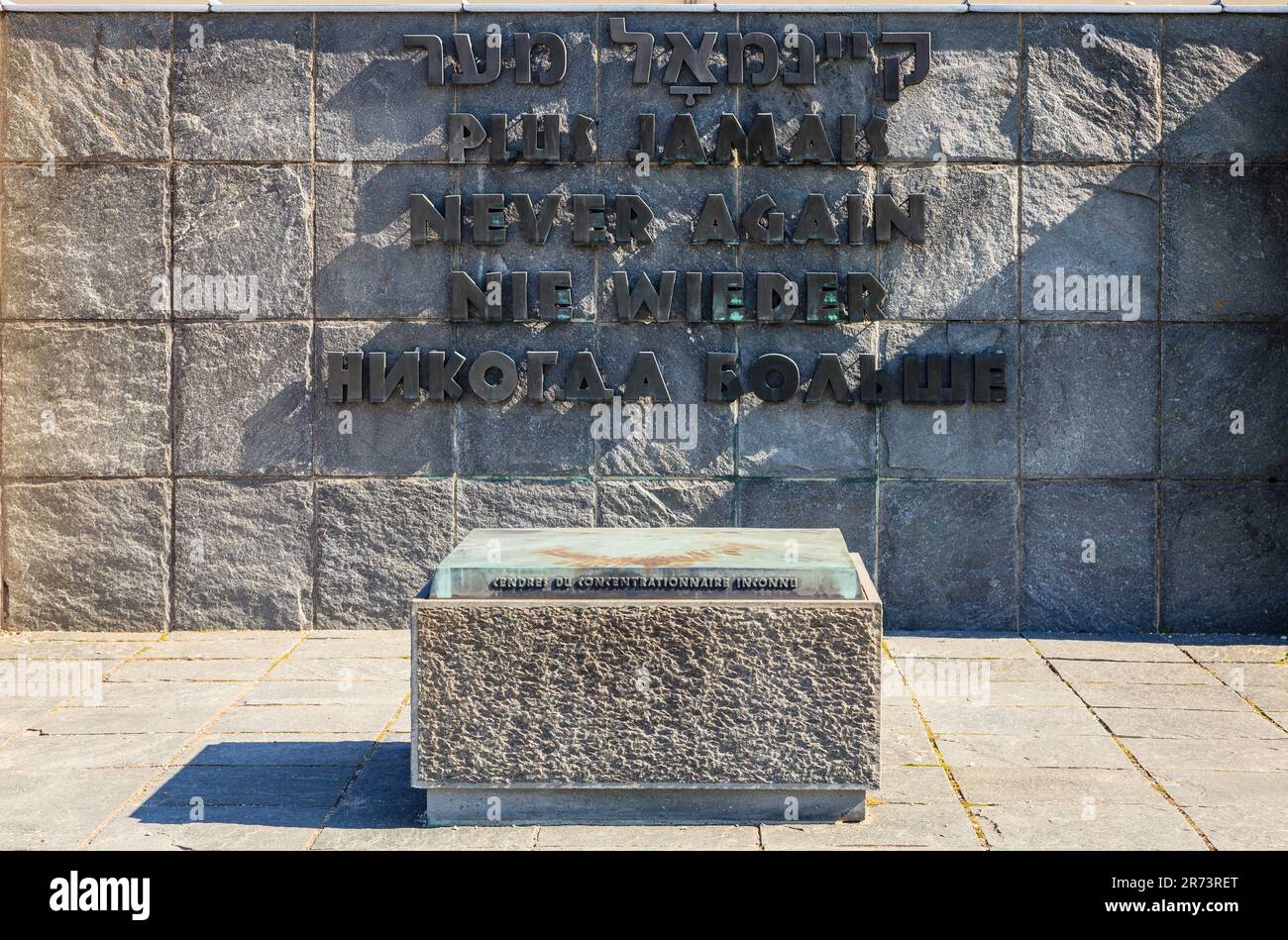 Dachau, Deutschland, 30. September 2015: Internationale Gedenkmauer am Konzentrationslager Dachau Stockfoto