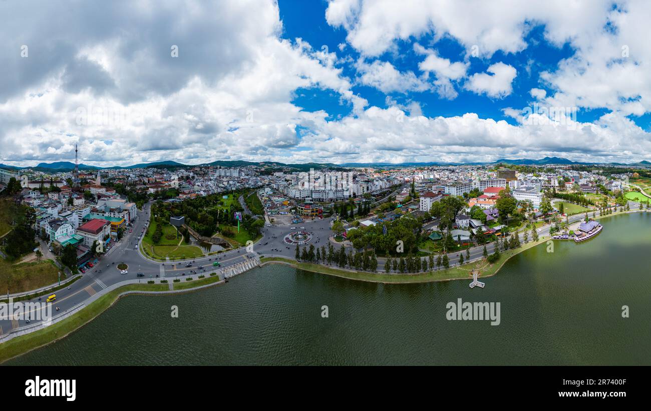 17. November 2022: Panoramablick auf die Stadt Da Lat, Provinz Lam Dong, Vietnam Stockfoto