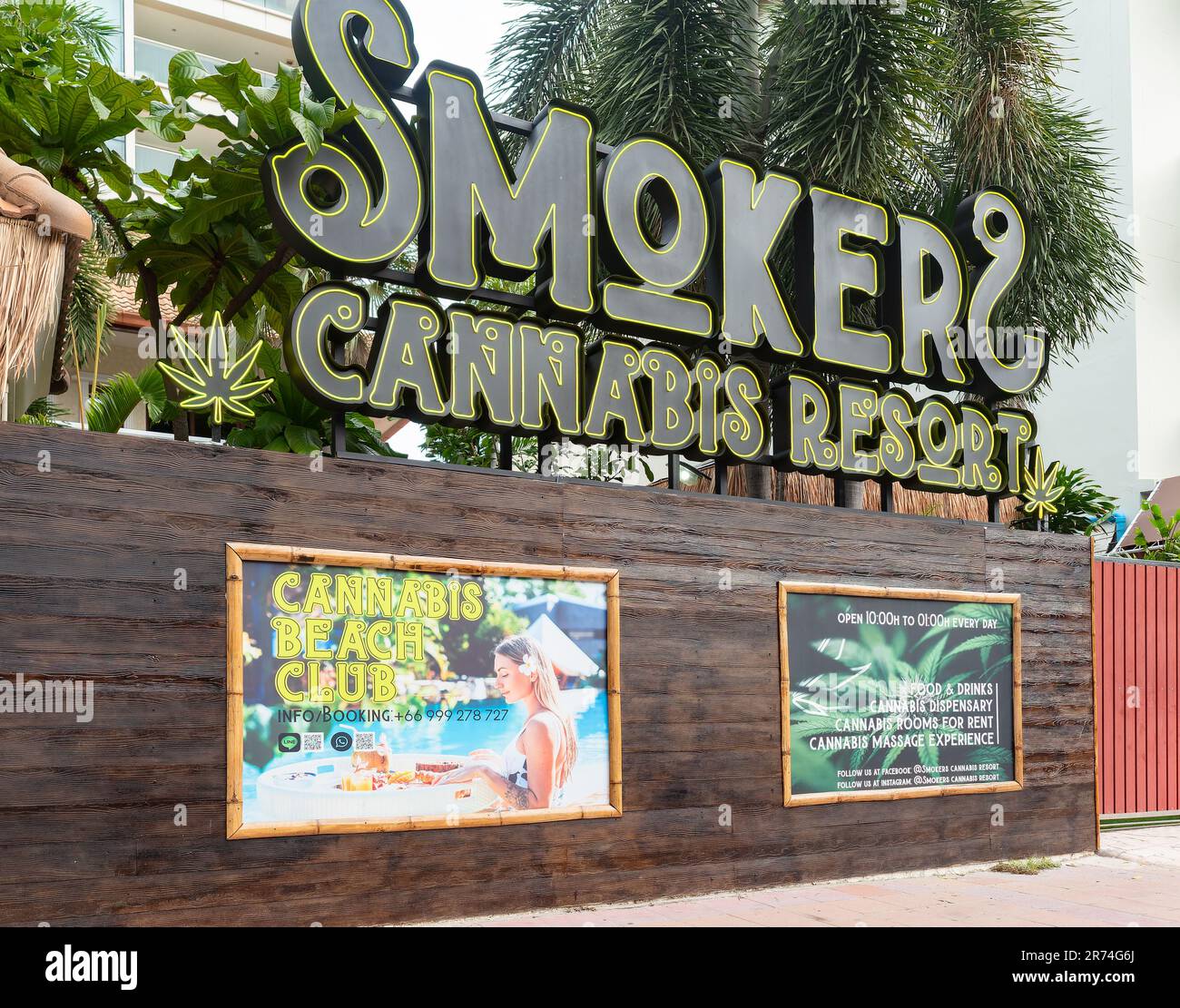 Pattaya, Thailand - Juni 13. 2023: Nach der Legalisierung von Cannabis in Thailand haben sich Orte, die Cannabisprodukte verkaufen, vermehrt, auch zwischen Bars und Stockfoto