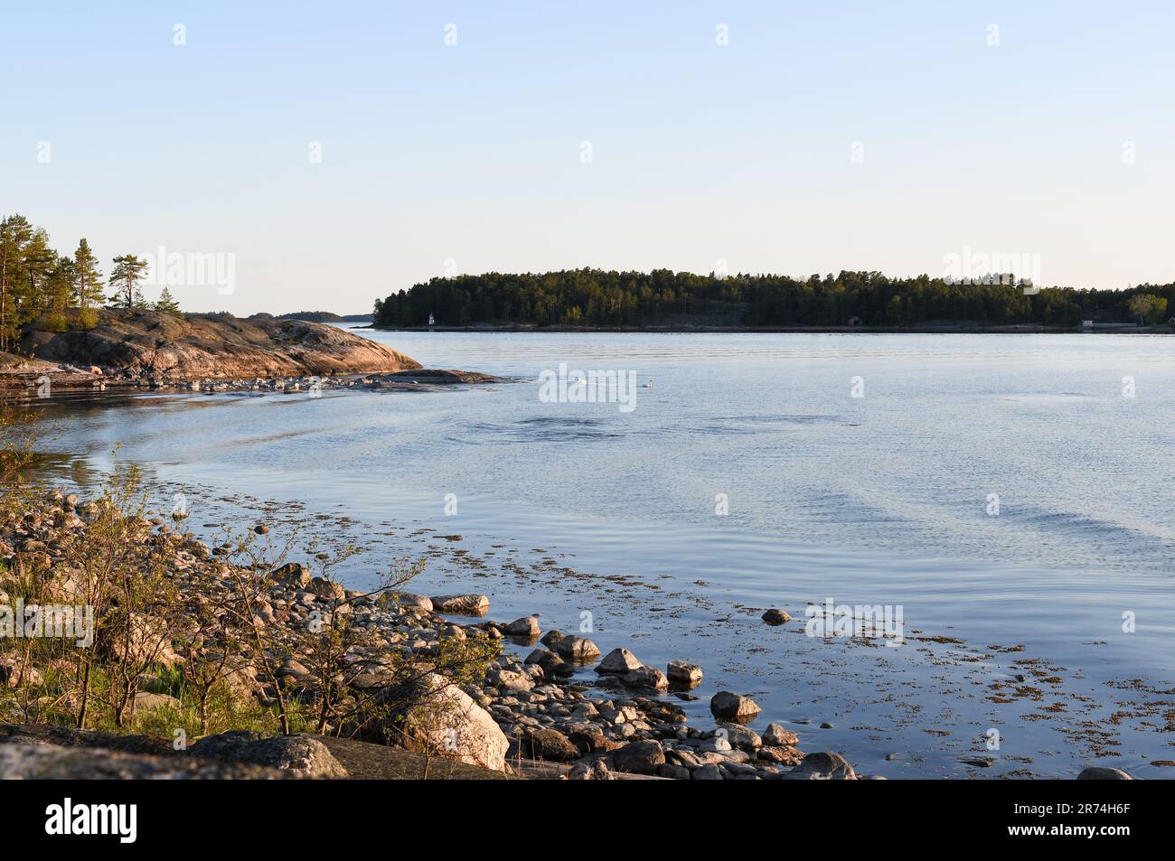 Wunderschöne Landschaft in den finnischen Inselgruppen Stockfoto