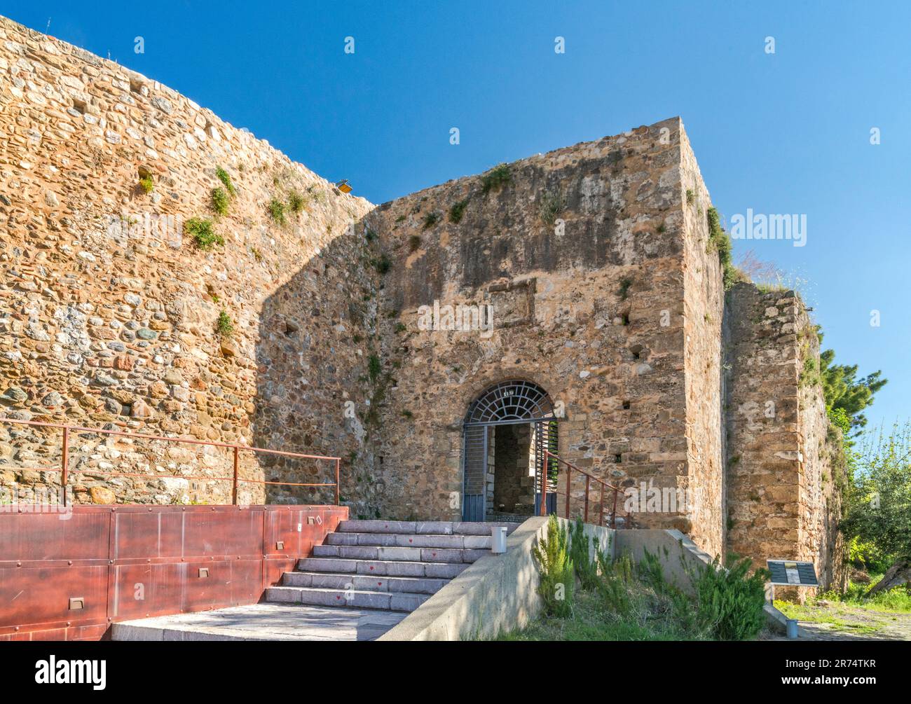 Eingangstor am Schloss Kalamata, 13. Jahrhundert, Stadt Kalamata, Halbinsel Peloponnes, Region Peloponnes, Griechenland Stockfoto