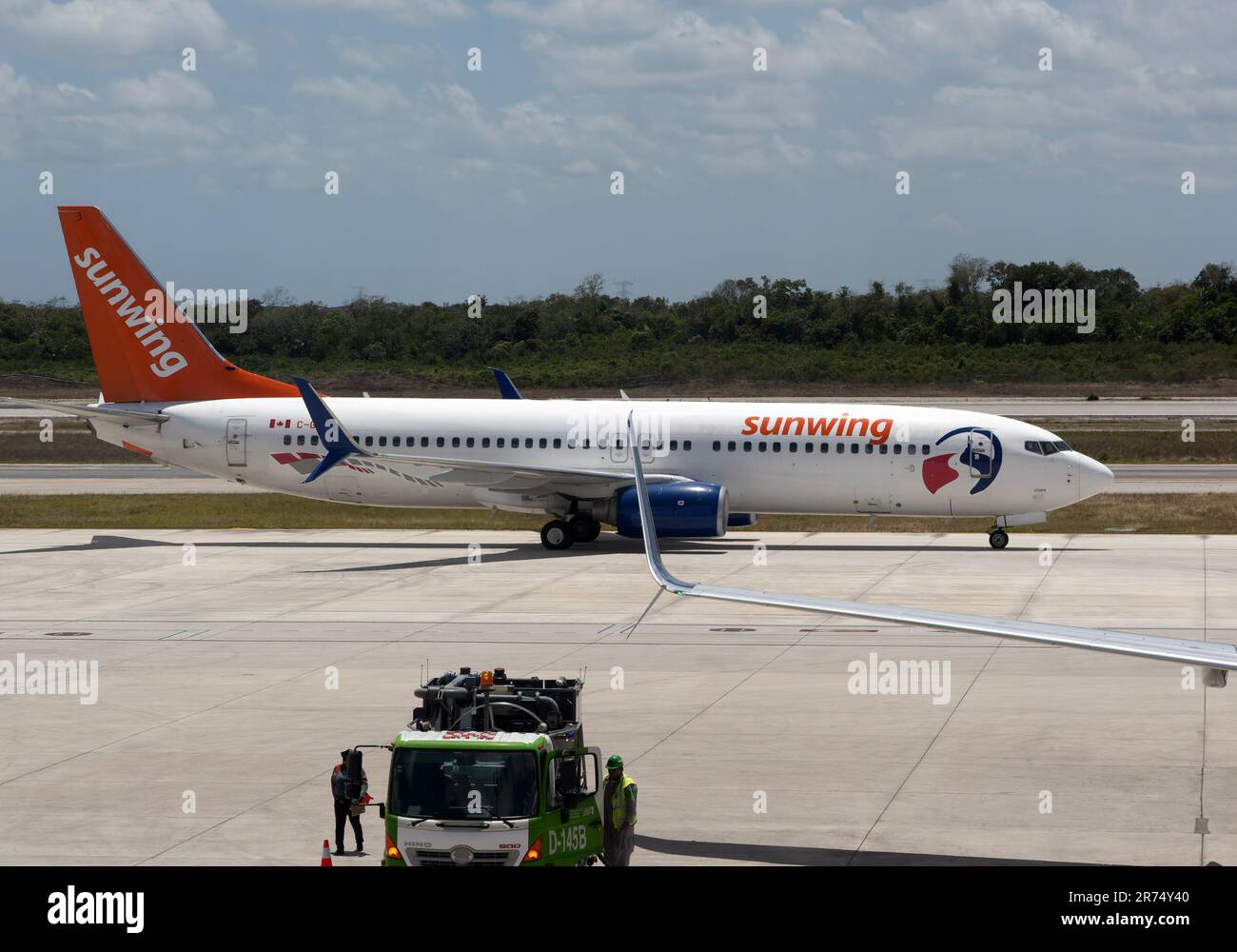 Sunwing Airlines Boeing 737 Flugzeug am Cancun Flughafen, Mexiko Stockfoto