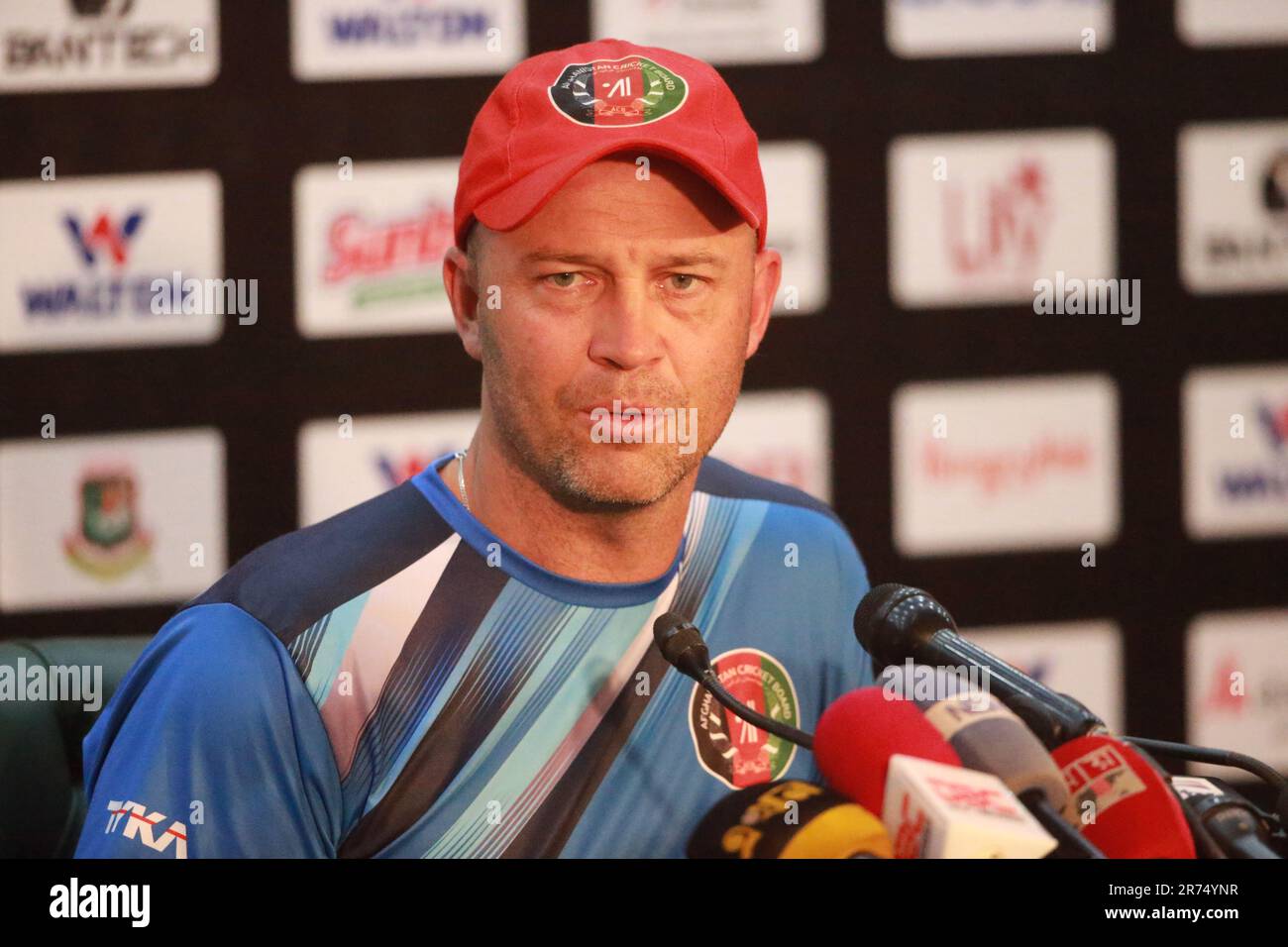 Der Leiter des Afghanistan Cricket Team Coach Jonathan Trott nimmt an der Pressekonferenz vor dem Spiel im Sher-e-Bangla National Cricket Stadium (SBNCS) Teil Stockfoto