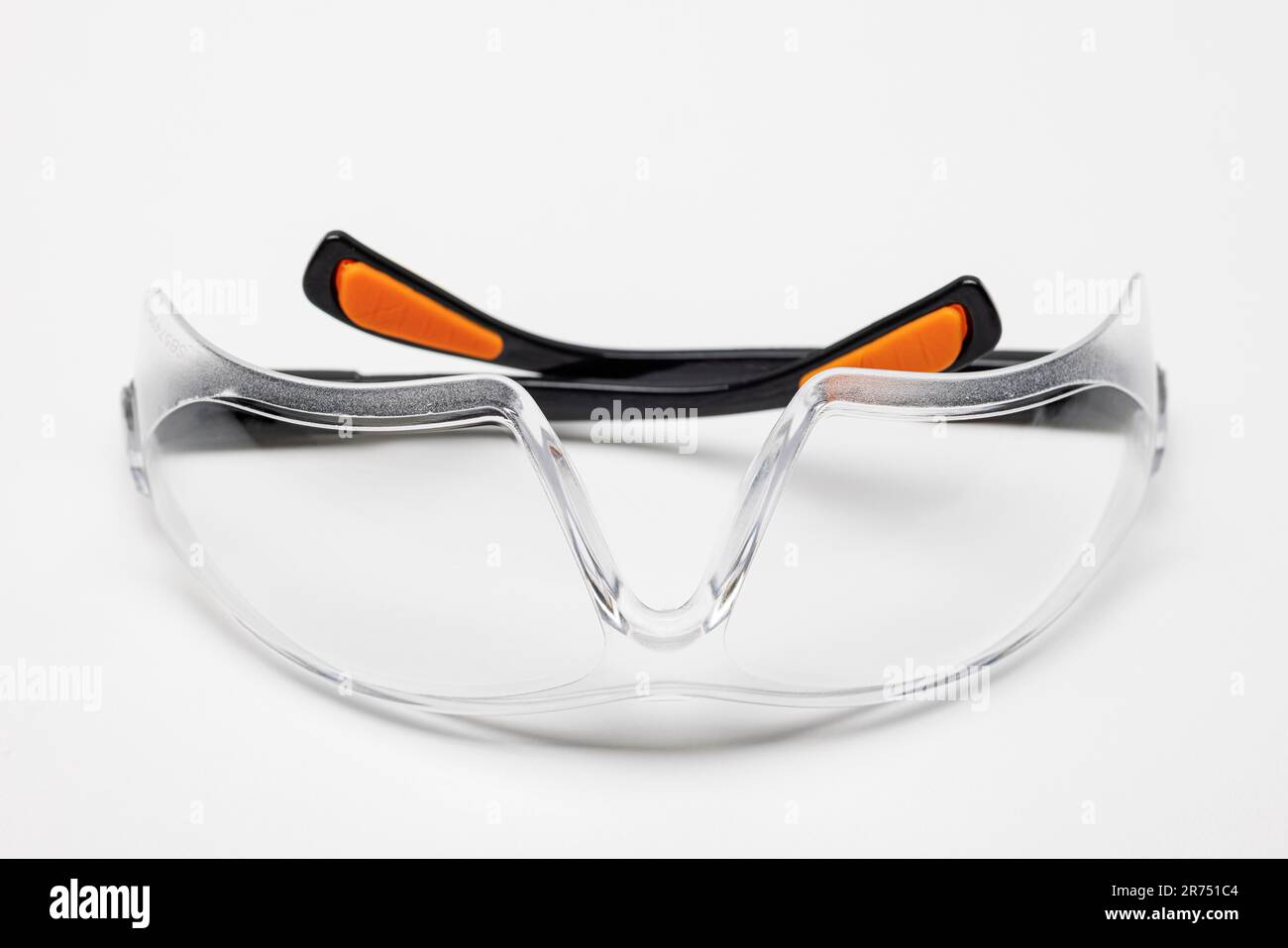 Augenschutzbrille, Augenschutz vor Funken, Spänen, Staub, Splittern, Symbolfoto, Weißer Hintergrund, Stockfoto