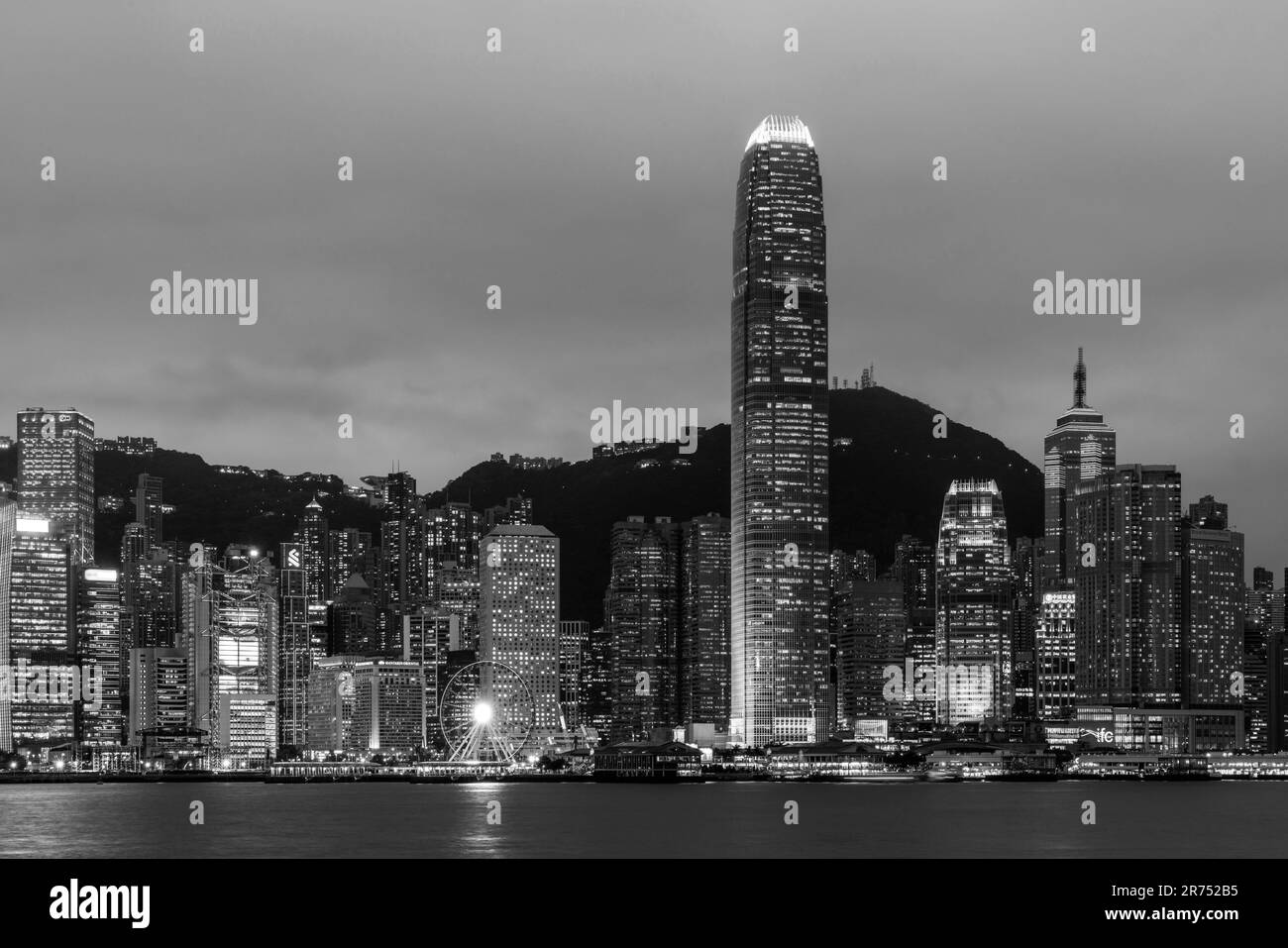 Die Skyline Von Hong Kong Island Bei Nacht, Hongkong, China. Stockfoto