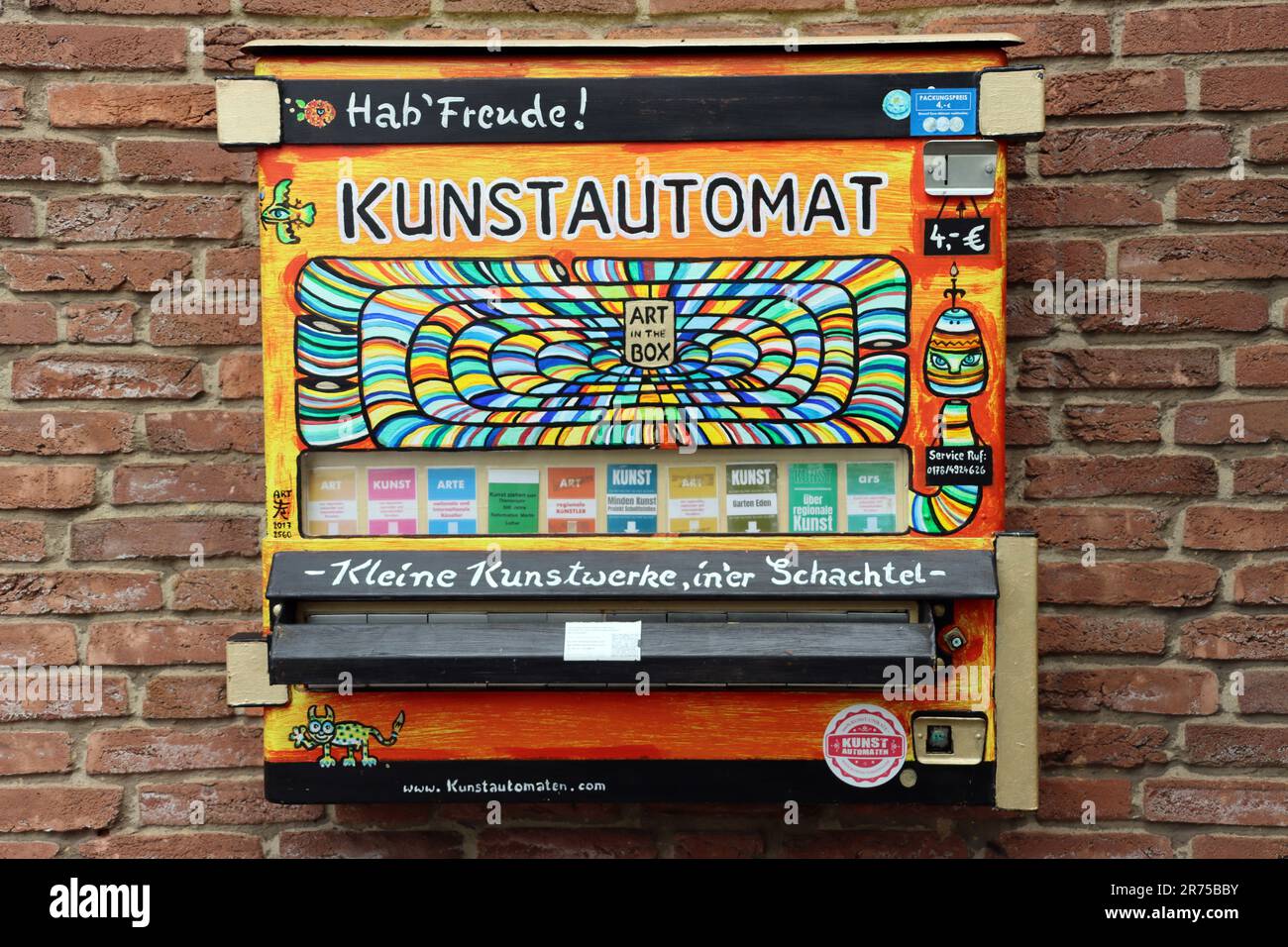 Kunstautomat, umgebauter Zigarettenautomat, Deutschland, Nordrhein-Westfalen, Minden Stockfoto