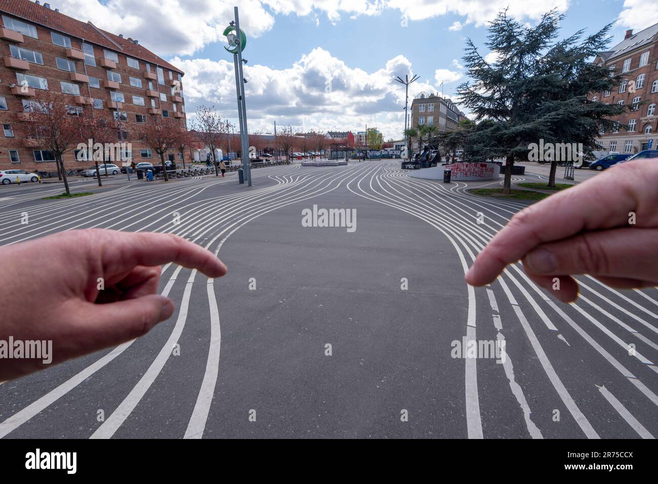 Superkilen, öffentlicher Skatepark mit weißen Linien, Kopenhagen, Dänemark Stockfoto