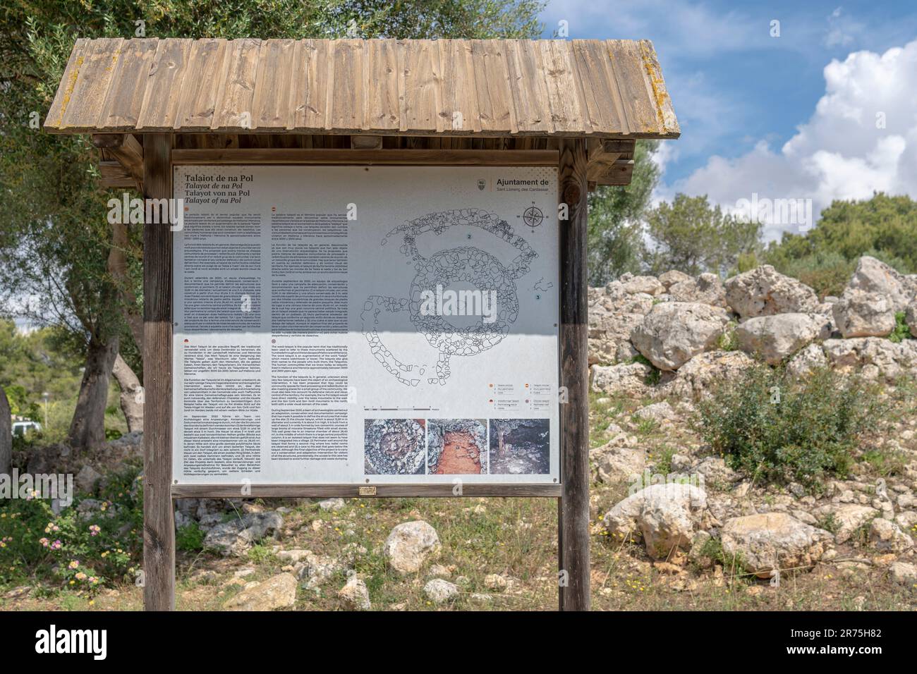 SA Coma, Spanien; juni 03 2023: Talayot von Na Pol. Archäologische Überreste der talayotischen Kultur in der mallorquinischen Stadt Sa Coma, Spanien Stockfoto