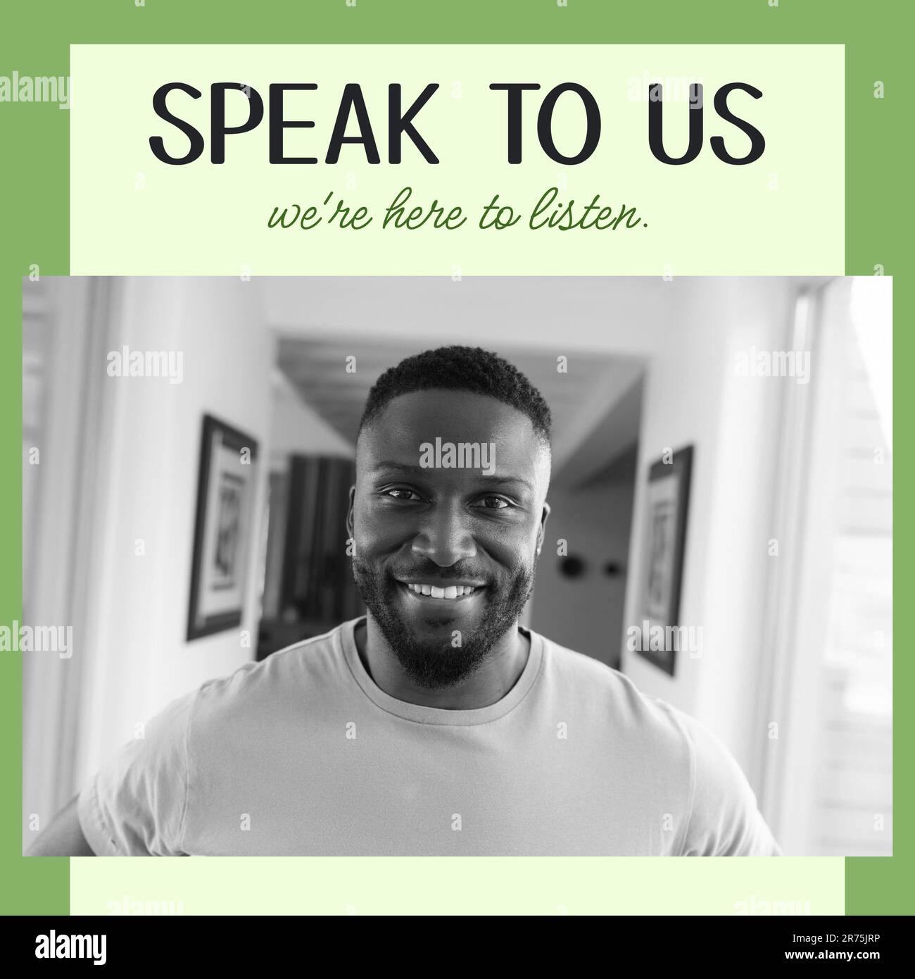 Zusammensetzung von "Rede mit uns"... wir sind hier, um SMS und lächelnde afroamerikanische Männer zu hören Stockfoto