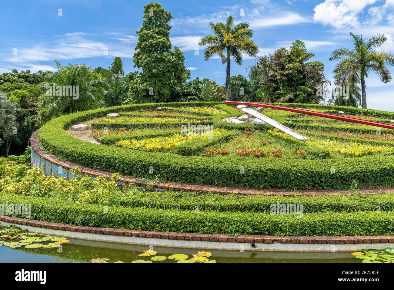 Nordamerika, Karibik, Großantillen, Hispaniola, Dominikanische Republik, Santo Domingo, künstlerische Uhr im Botanischen Garten in Santo Domingo Stockfoto