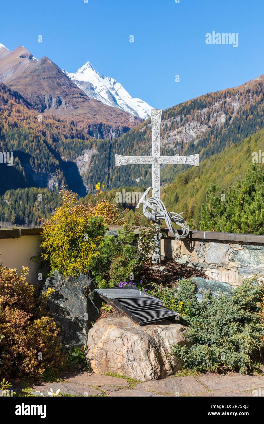 Bergsteigerfriedhof, Heiligenblut auf Großglockner, schönes Wetter, Blick auf Großglockner Stockfoto