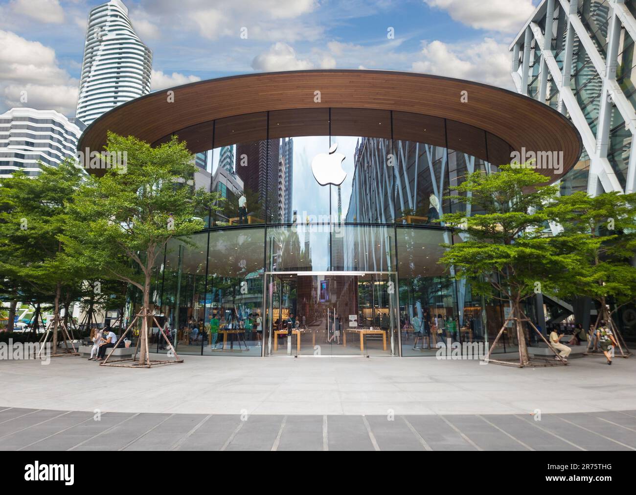 Bangkok, Thailand - 10. Juni 2023: Apple Store im Einkaufszentrum Central World Bangkok. Apple's Flagship Stores in Thailand. Stockfoto