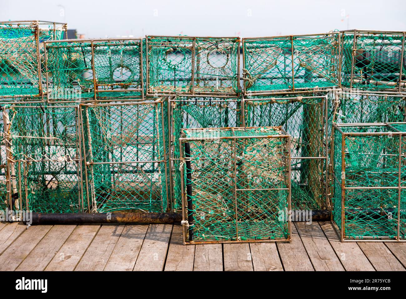 Fischfallen, gestapelt Stockfoto