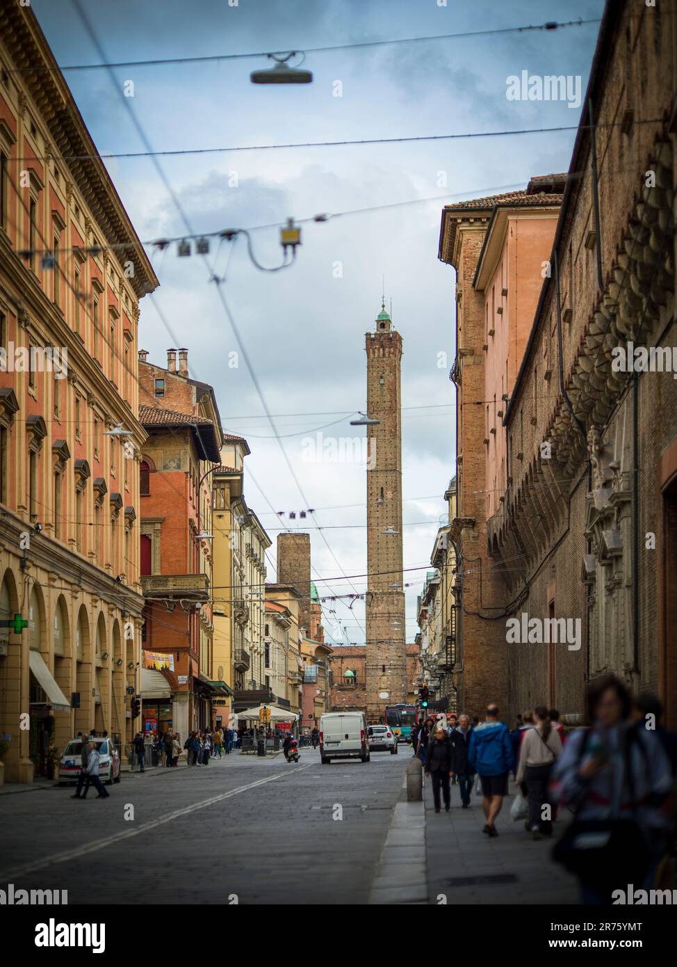 Italien, Bologna, Via Rizzoli, Le Due Torre Stockfoto