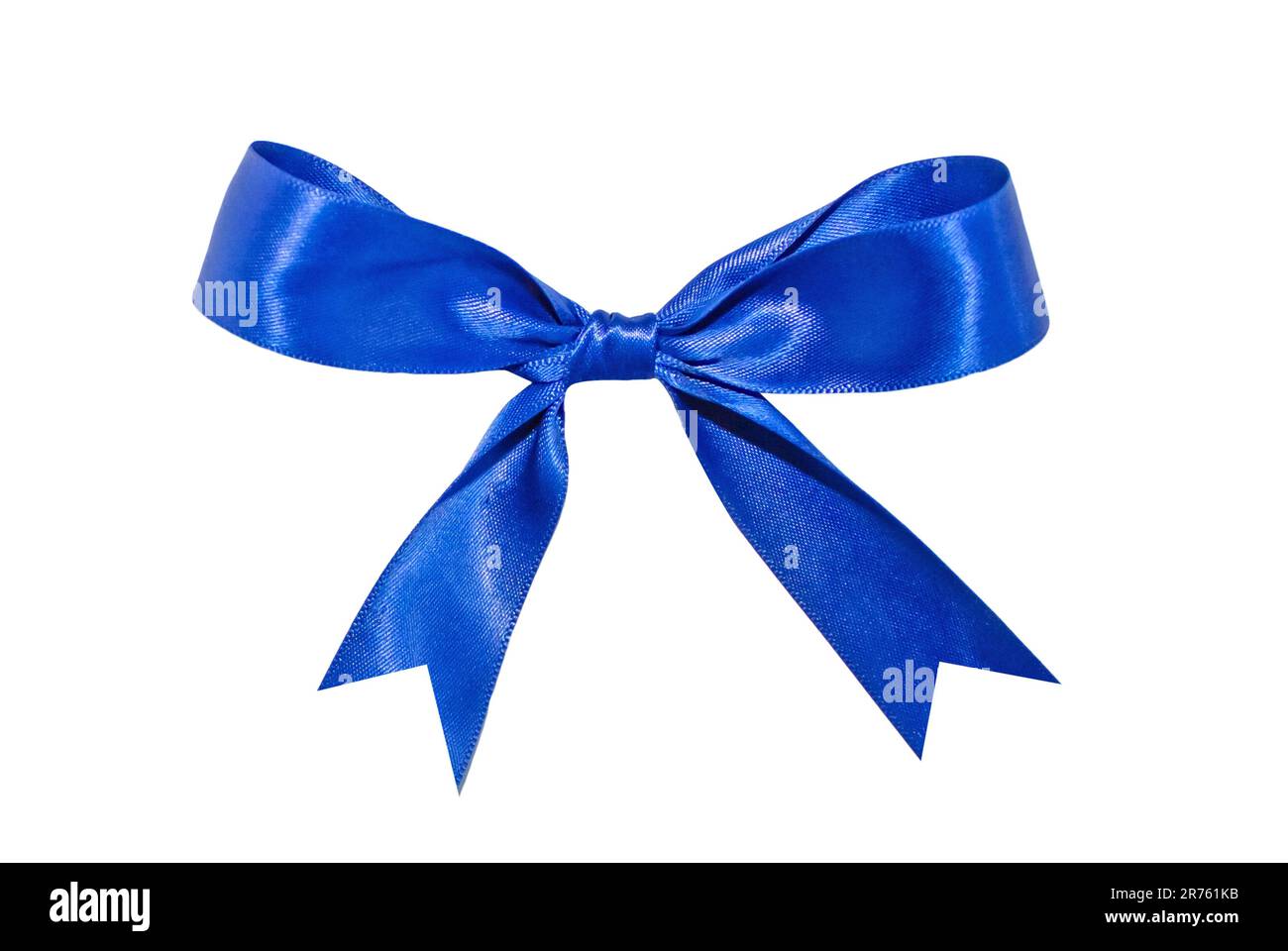 Dekoratives blaues Schleifenband für Geschenkdekor isoliert auf weißem Hintergrund. Blaue Satinschleife zur Einrichtung. Weihnachtsdekoration. Stockfoto