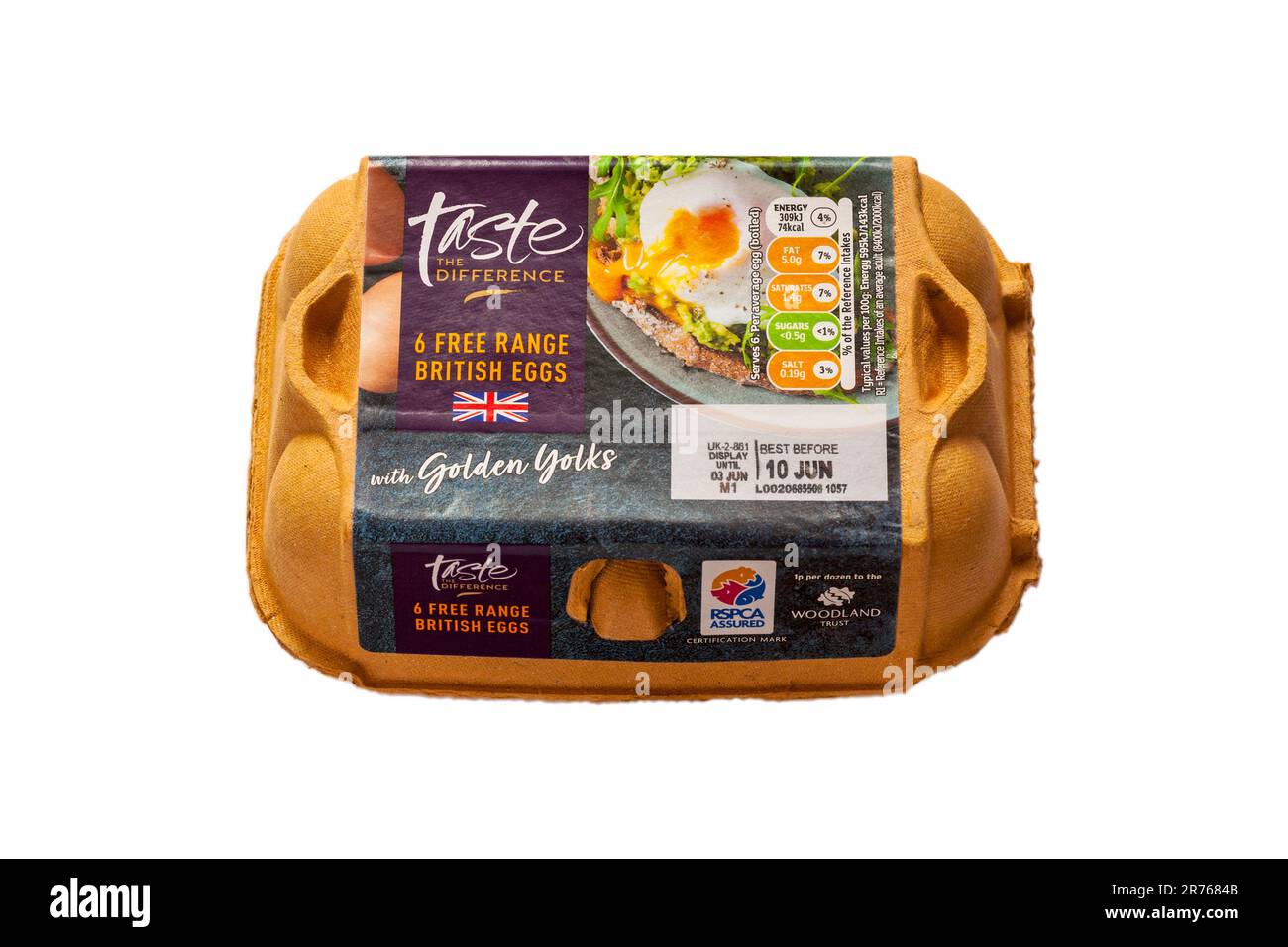 Umkarton mit Sainsbury's Taste The Difference 6 Britische Freilandeier mit goldenem Eigelb isoliert auf weißem Hintergrund Eierbox geschlossen, Eierkarton Stockfoto