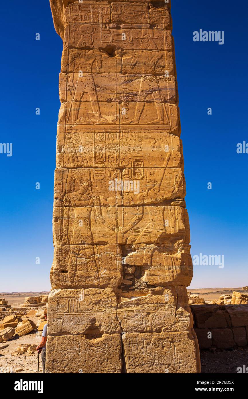 Details zu den riesigen Sandsteinsäulen des Tempels von amun bei soleb im sudan Stockfoto