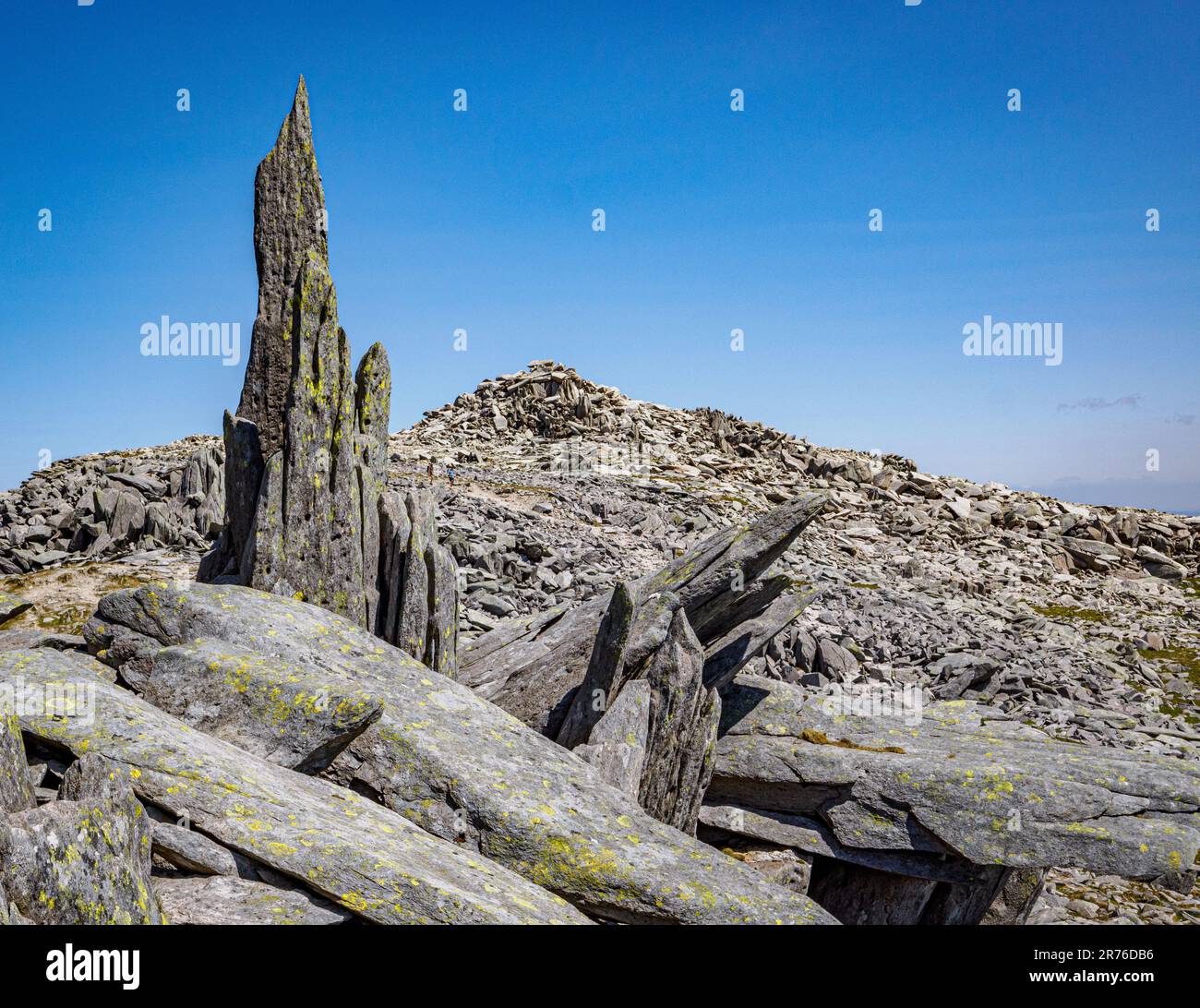 Zerklüftete Felsspitzen rhyolitischer Felsen auf dem Gipfel des Glyder Fawr in Snowdonia Eryri North Wales Stockfoto