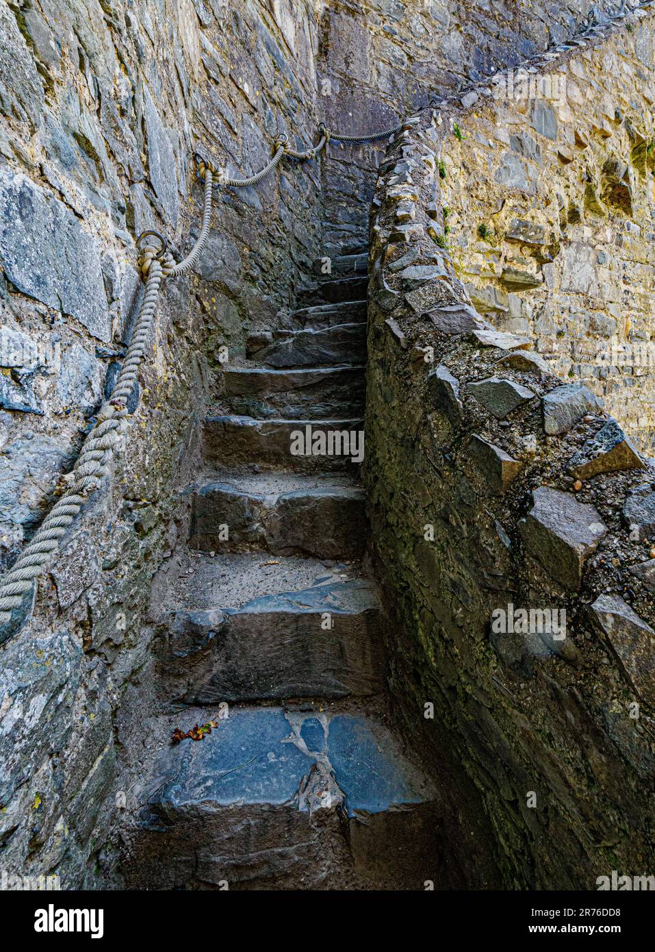 Steile Steintreppen in den Mauern von Harlech Castle an der Küste von North Wales UK Stockfoto