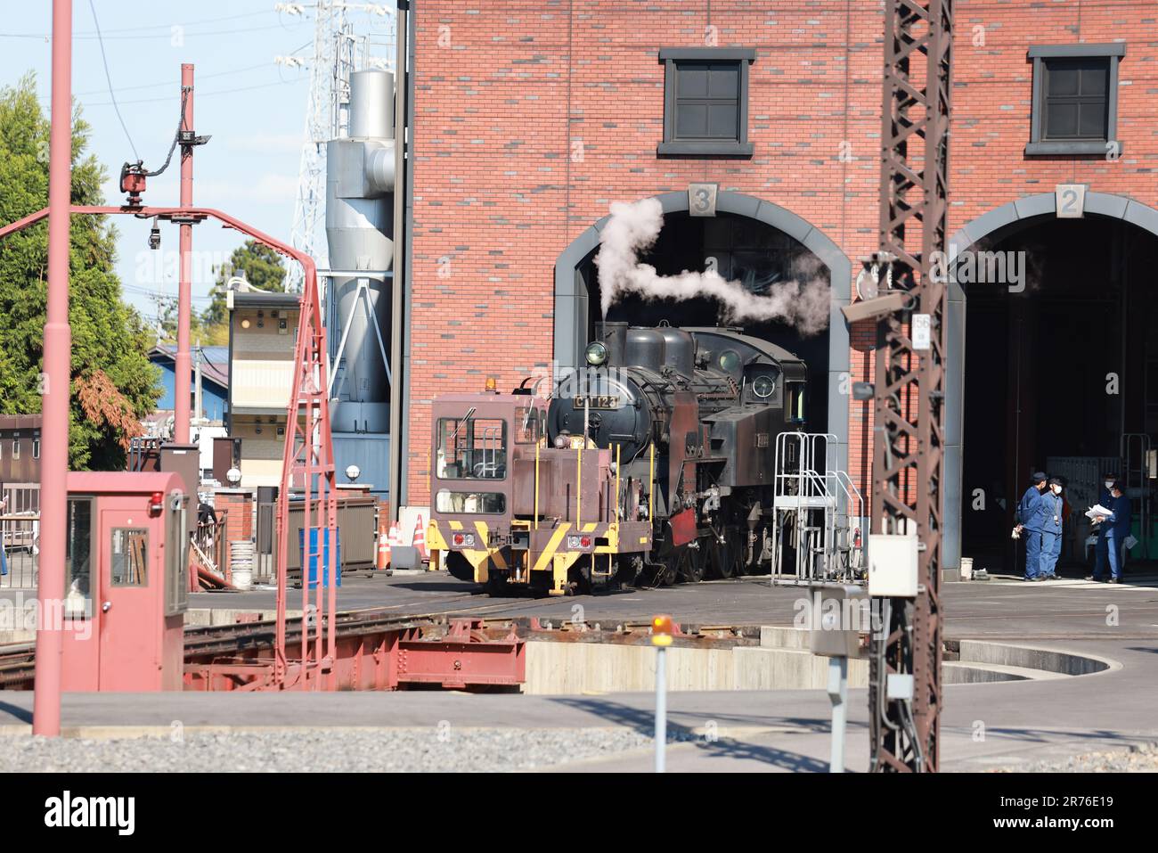 Shimo-Imaichi, Japan -Mai 2 2023: Stream Locomotive Taiju (SL) hält an Tobu-Nikko und Shimo-Imaichi, ist ein Zug der Streameinheit, einer der Linien Tobu Nikko, Stockfoto