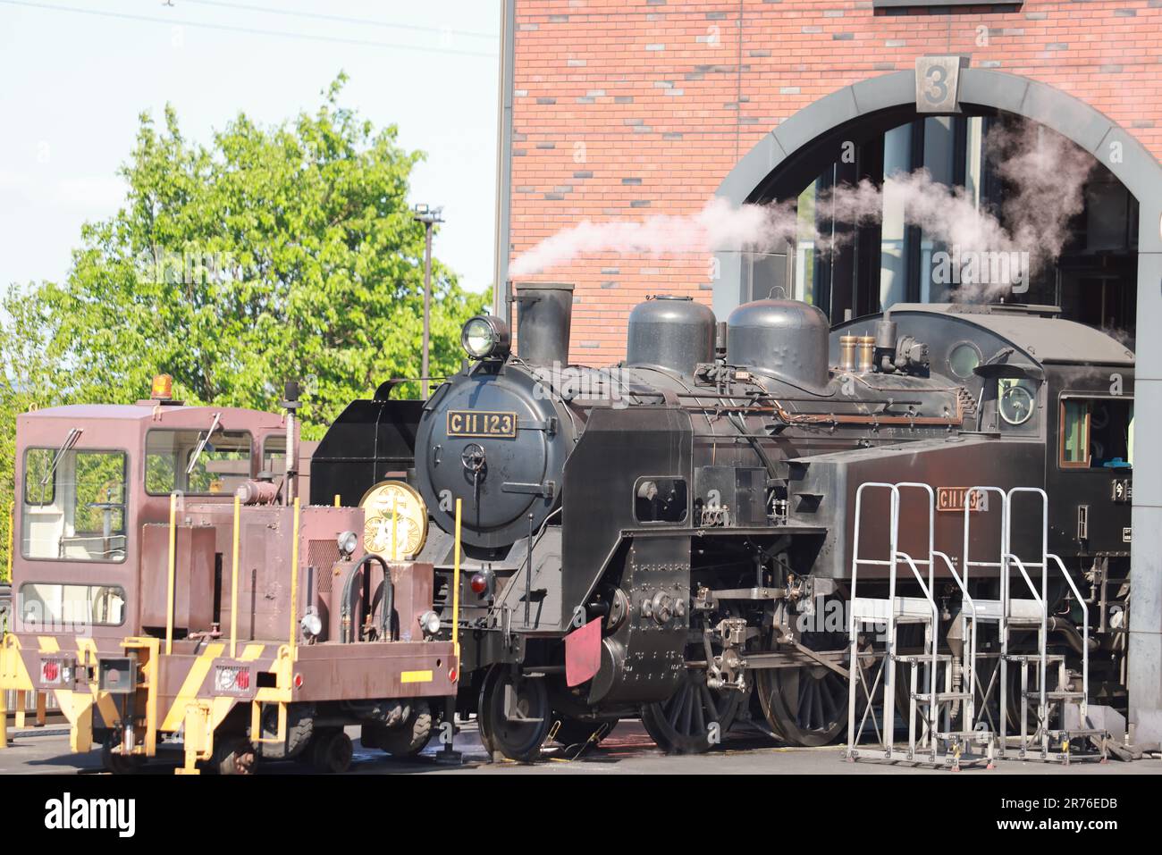 Shimo-Imaichi, Japan -Mai 2 2023: Stream Locomotive Taiju (SL) hält an Tobu-Nikko und Shimo-Imaichi, ist ein Zug der Streameinheit, einer der Linien Tobu Nikko, Stockfoto