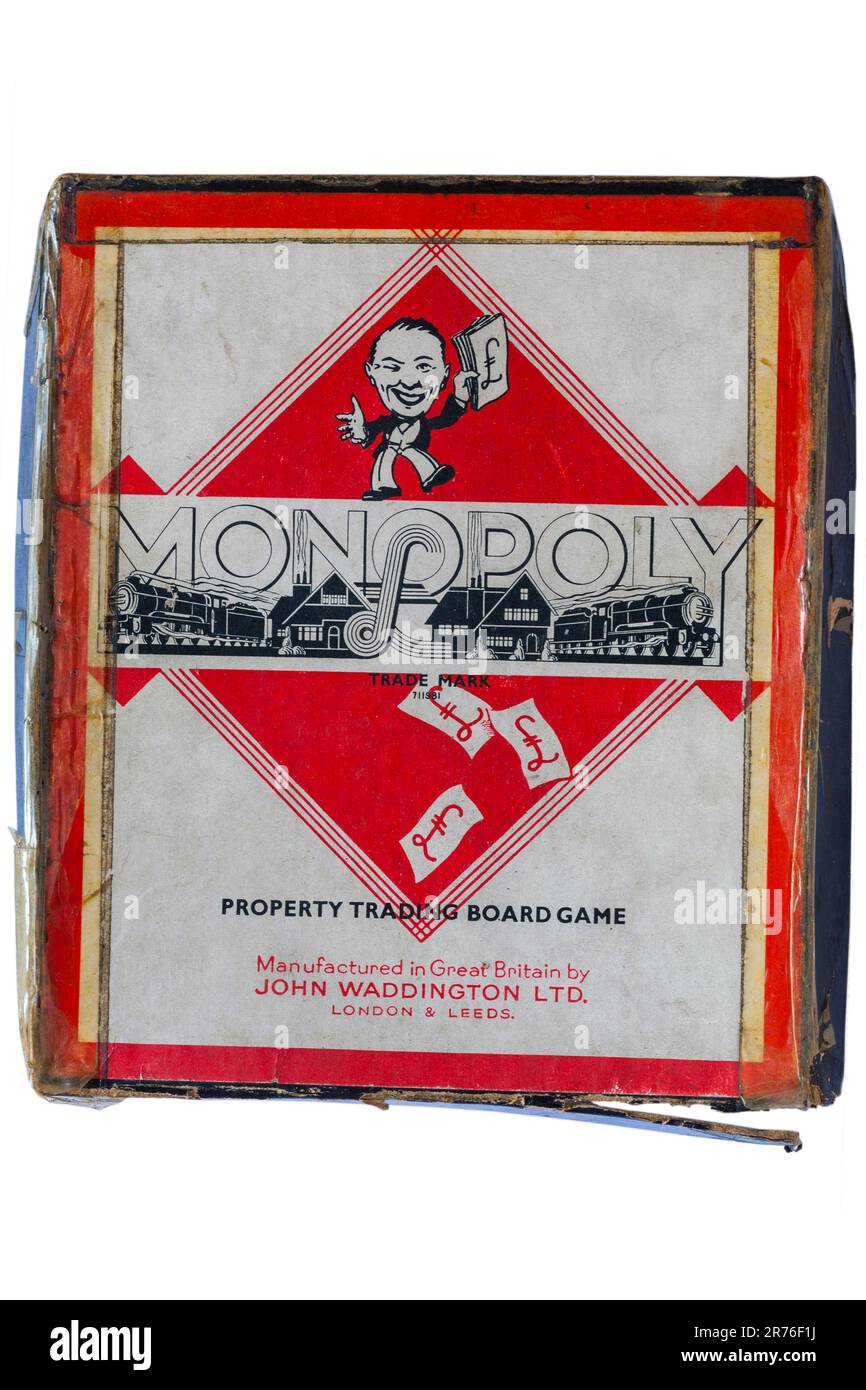 Box mit Vintage Monopoly Property Trading Board Game Mark 711981 von John Waddington Ltd isoliert auf weißem Hintergrund Stockfoto