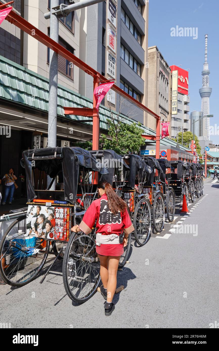 RIKSCHA-FAHRT UM ASAKUSA TOKYO Stockfoto
