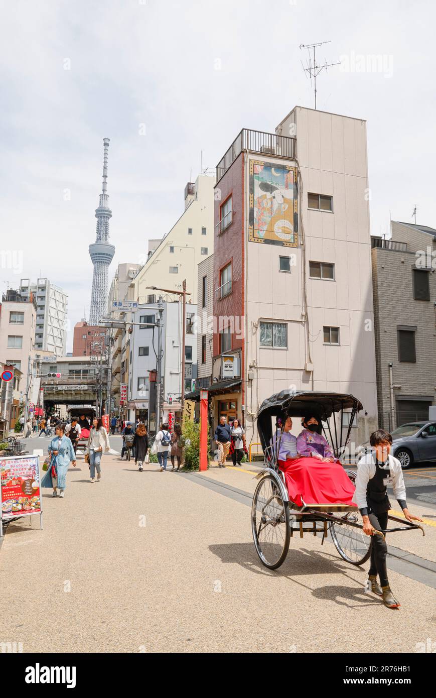 RIKSCHA-FAHRT UM ASAKUSA TOKYO Stockfoto