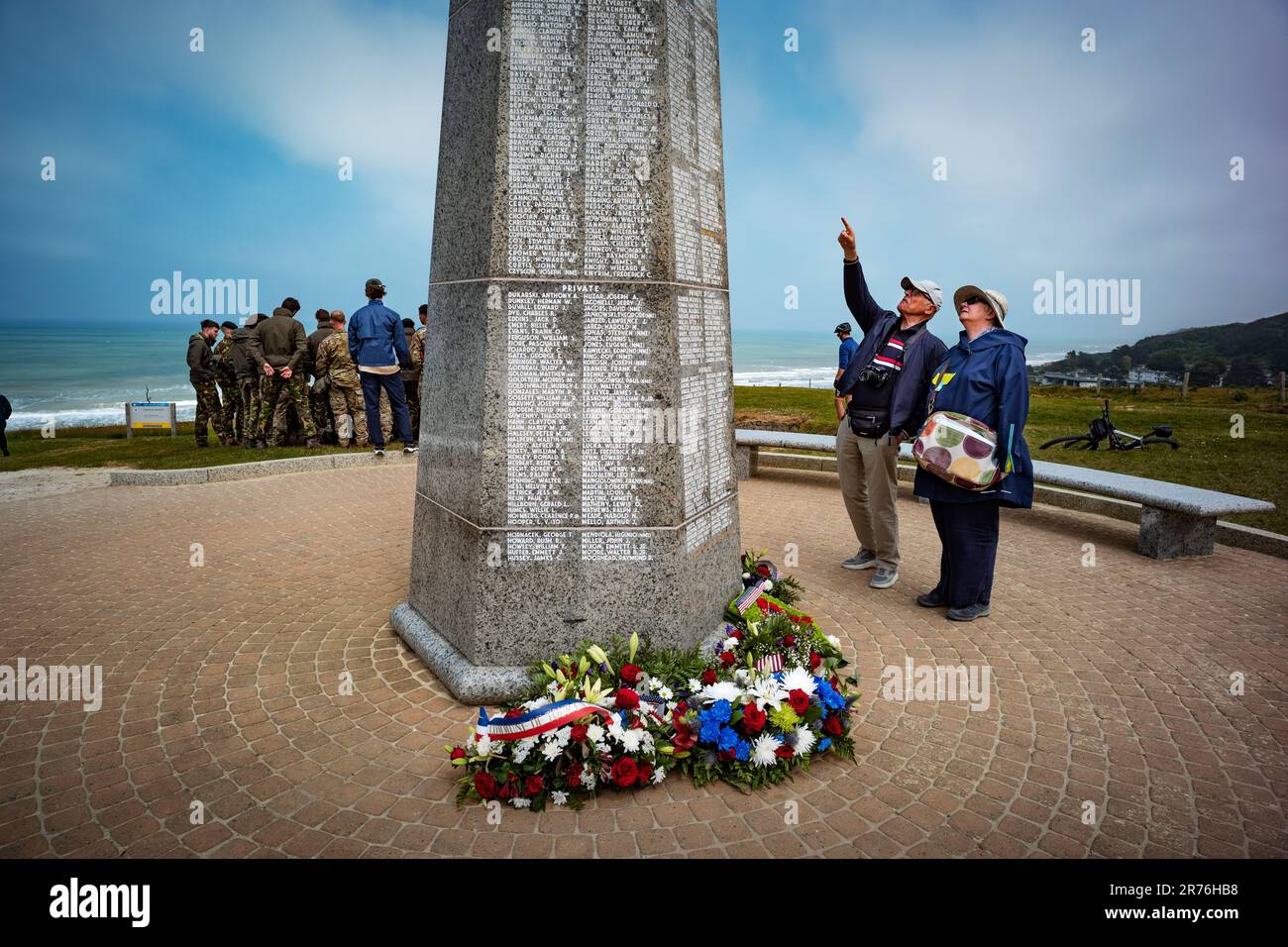 Omaha Beach Normandie Frankreich 2023. Juni Kampftechniker-Denkmal über Omaha Beach. Omaha Beach war einer von fünf Strandlandeabschnitten, die für diesen Zweck bestimmt waren Stockfoto