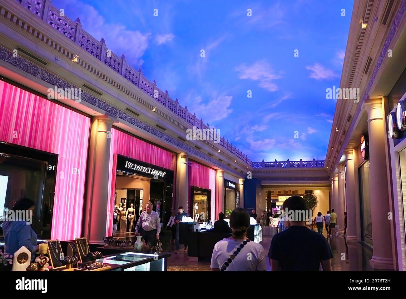 Das Einkaufszentrum Caesars Forum Shops mit dem Victorias Secret Shop im Las Vegas Nevada USA Stockfoto