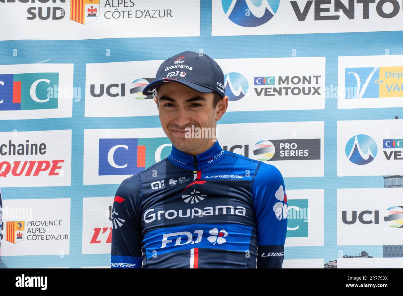 Mount Ventoux, Frankreich. 13. Juni 2023. Der junge französische Fahrer Lenny Martinez (Groupama-fdj-Team) gewinnt die Mont Ventoux Challenge 2023, indem er auf dem Gipfel des Mont Ventoux den Sieg erringt. Die Mont Ventoux Challenge 2023 ist ein eintägiges Rennen mit einer Entfernung von 1910 Metern. (Foto: Laurent Coust/SOPA Images/Sipa USA) Guthaben: SIPA USA/Alamy Live News Stockfoto