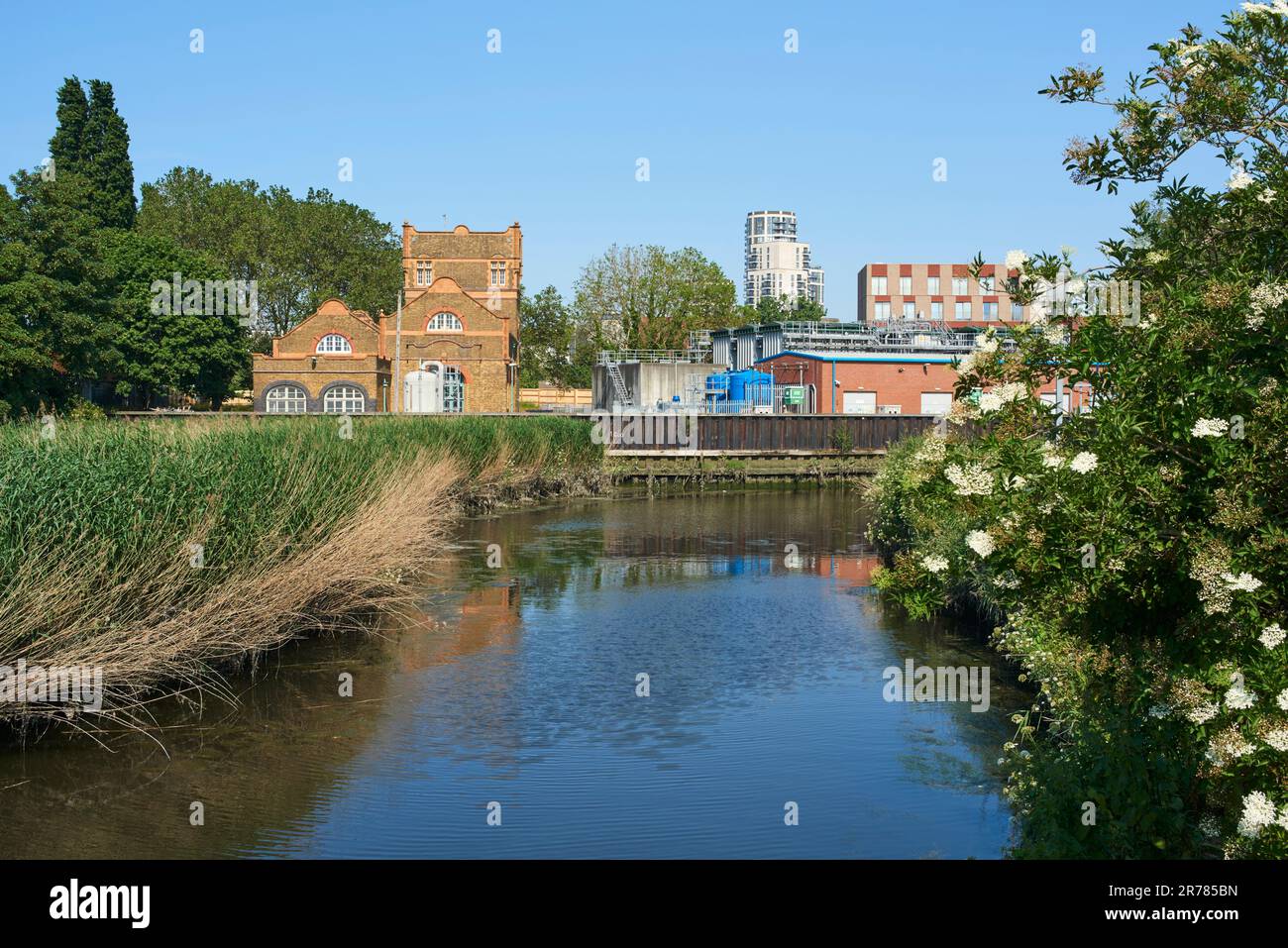 River Roding in Barking, East London, Großbritannien, im Sommer Stockfoto