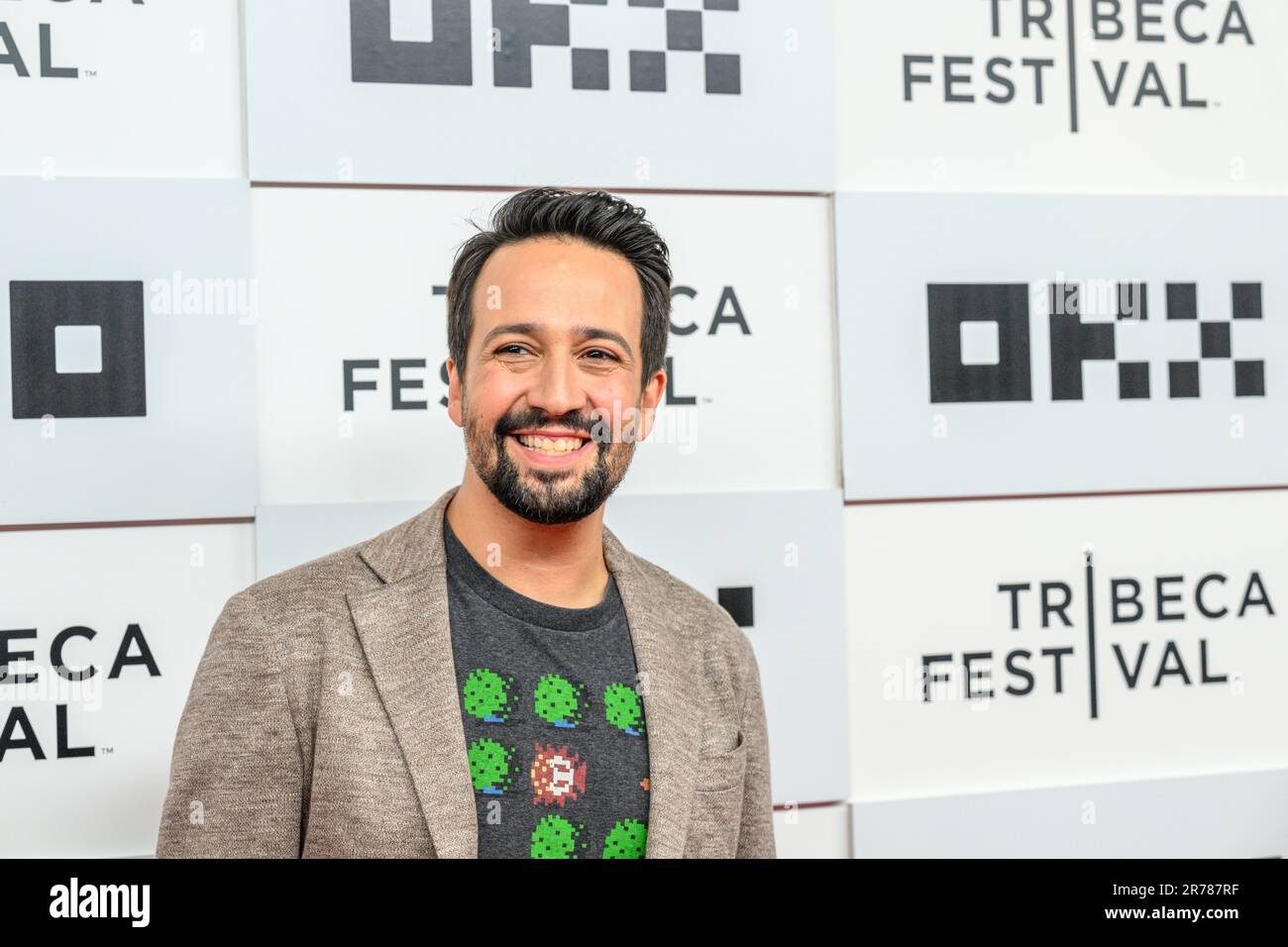 New York, USA. 13. Juni 2023. Der amerikanische Songwriter, Schauspieler, Sänger, Filmemacher und Dramatiker Lin-Manuel Miranda kommt beim Tribeca Film Festival 2023 zum BMCC Theater für die Geschichtenerzähler Lin-Manuel Miranda. Kredit: Enrique Shore/Alamy Live News Stockfoto