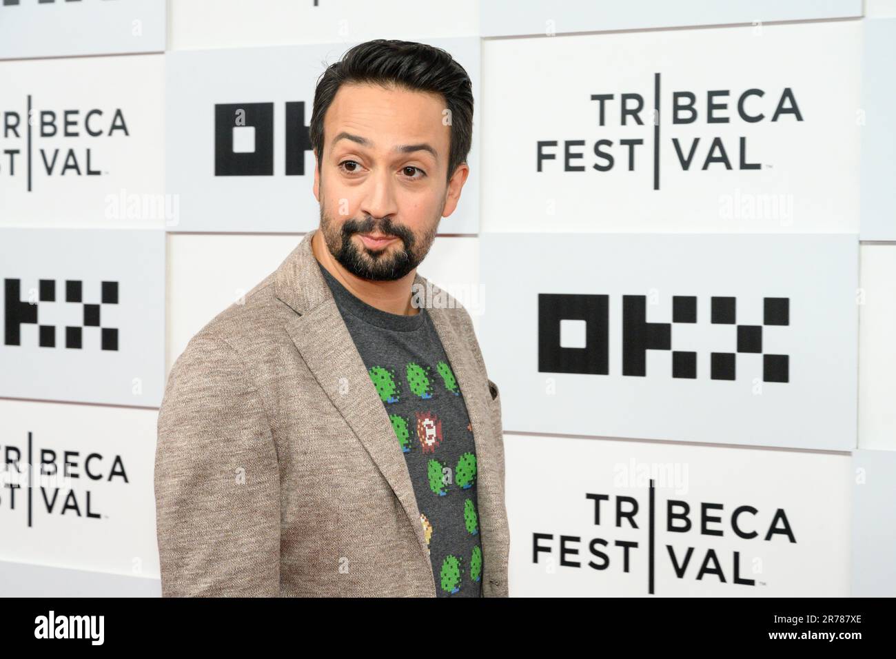 New York, USA. 13. Juni 2023. Der amerikanische Songwriter, Schauspieler, Sänger, Filmemacher und Dramatiker Lin-Manuel Miranda kommt beim Tribeca Film Festival 2023 zum BMCC Theater für die Geschichtenerzähler Lin-Manuel Miranda. Kredit: Enrique Shore/Alamy Live News Stockfoto