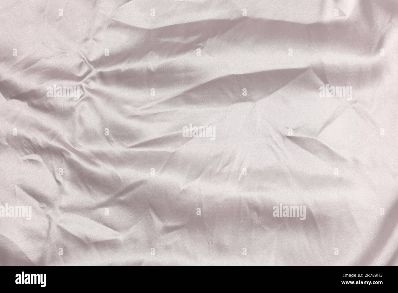 Zerknittertes hellrosa Material als Hintergrund, Draufsicht Stockfoto