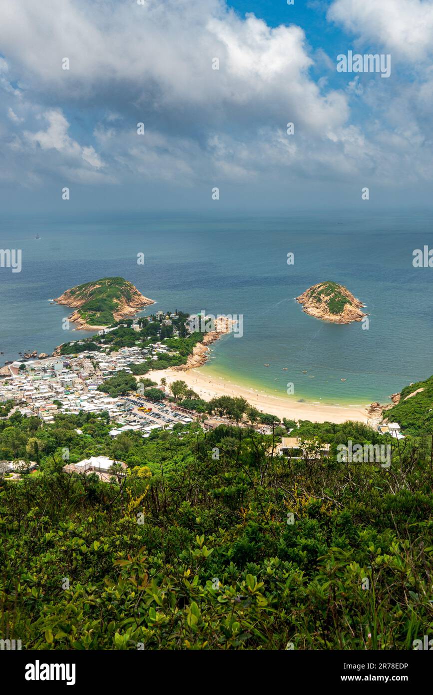 Shek O Peninsula und Shek O Beach vom Dragon's Back Wanderweg. Insel Hongkong. Stockfoto