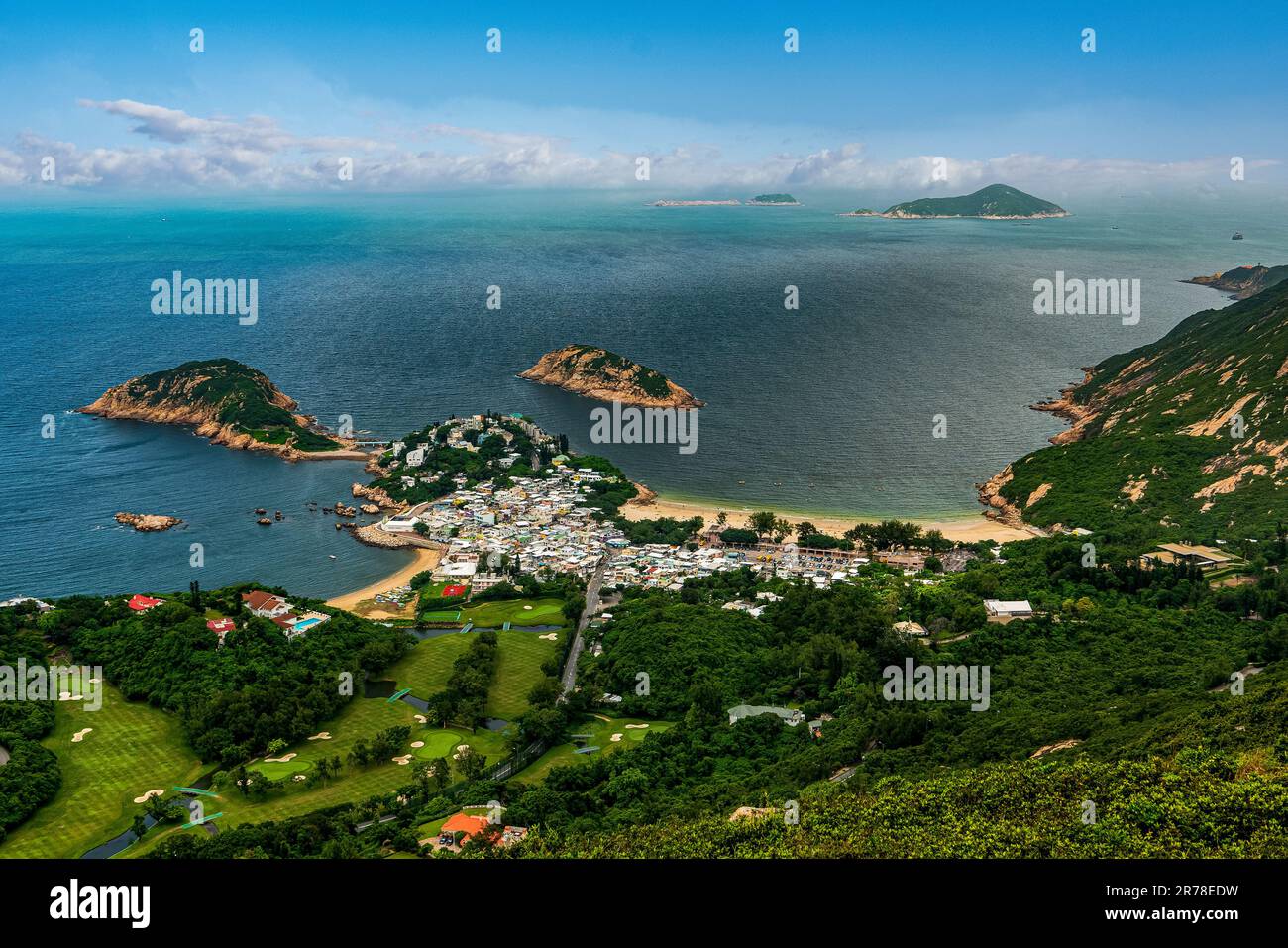 Shek O Peninsula und Shek O Beach vom Dragon's Back Wanderweg. Insel Hongkong. Stockfoto