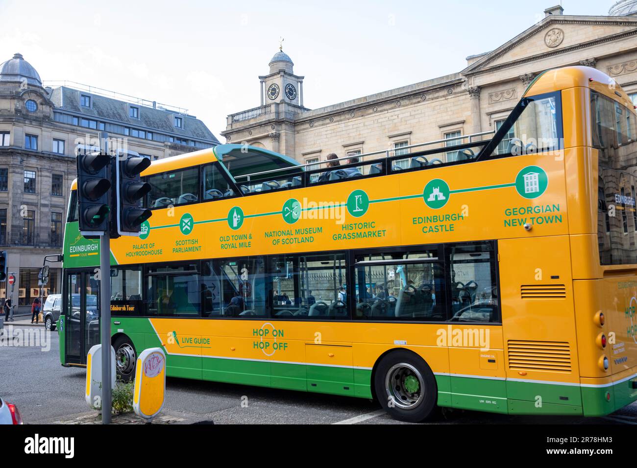 Edinburgh Schottland, City Centre Explorer Bus für Sightseeing und Tour zu Edinburghs berühmten Plätzen, Schottland, Großbritannien, 2022 Stockfoto