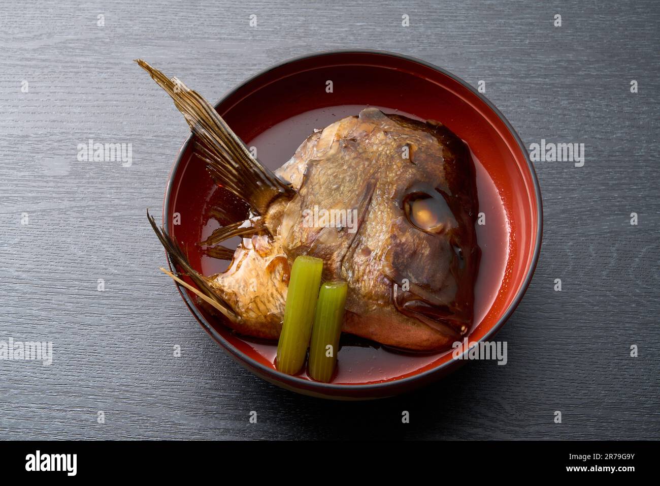 Japanisches Essen, gekochtes Meerbrassen-Köpfchen Stockfoto