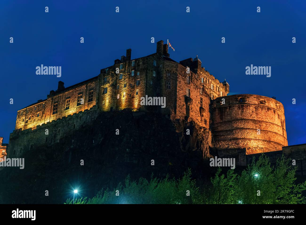 Edinburgh Castle bei Nacht in Edinburgh, Schottland, Großbritannien. Stockfoto