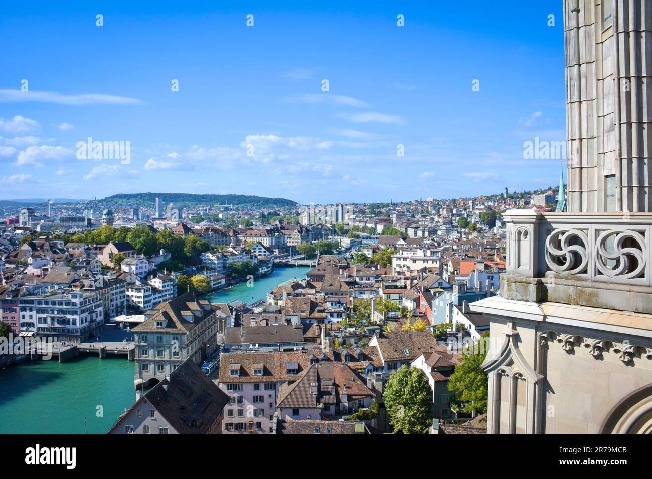 Limmat River vom Gipfel des Grossmunsters aus gesehen - Zürich, Schweiz Stockfoto