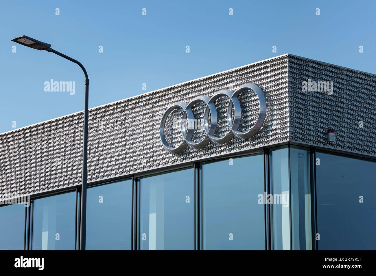 Detail eines Autohändlers des Automobilherstellers Audi Stockfoto
