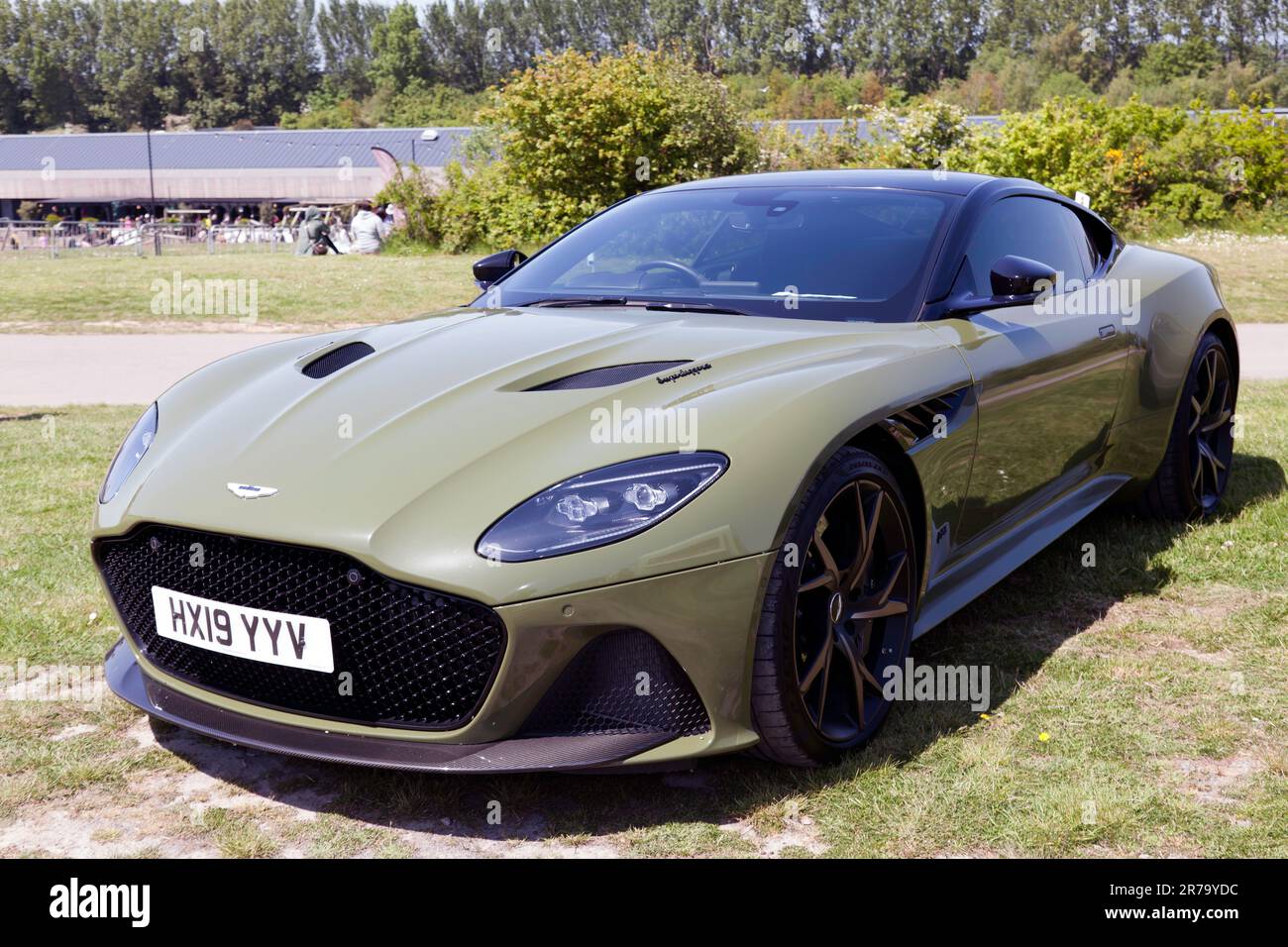 Dreiviertel Vorderansicht eines Green, 2019, Aston Martin DBS Superleggera , ausgestellt auf der 2023 Deal Classic Car Show Stockfoto
