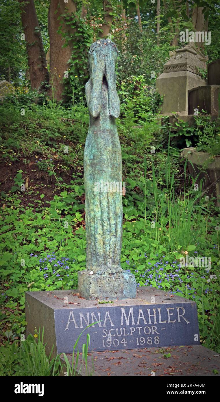 Grab der Anna Justine Mahler 1904-1988-Bildhauerin, begraben auf dem Highgate Cemetery, London, Swain's Lane, N6 6PJ Stockfoto