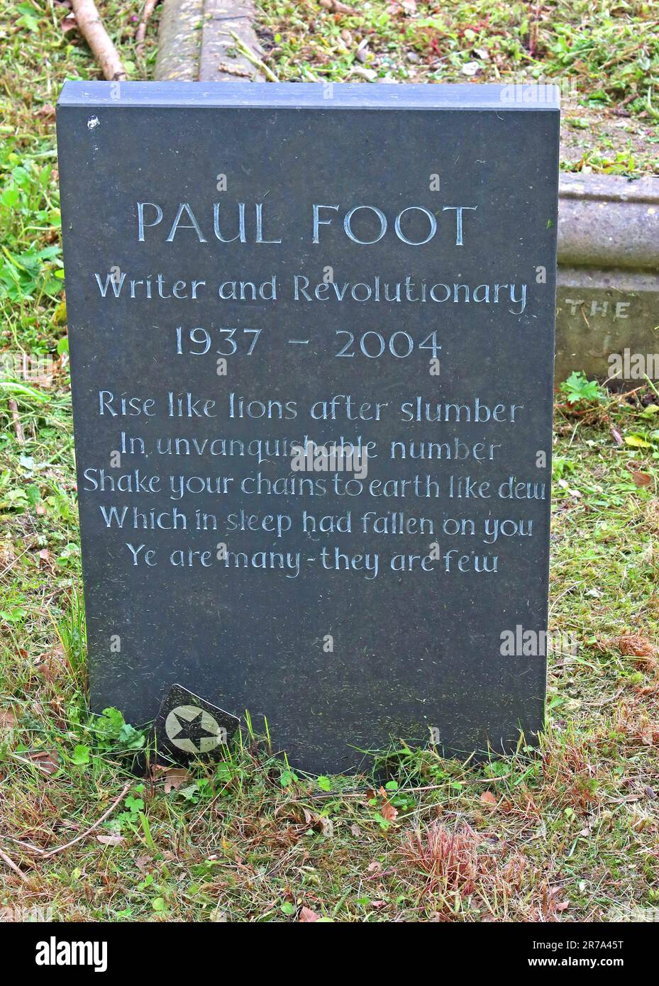 Grab von Paul Foot, Schriftsteller und Revolutionär, 1937-2004, begraben im Highgate Cemetery, London, nahe Karl Marx Grab, Swain's Lane, N6 6PJ Stockfoto