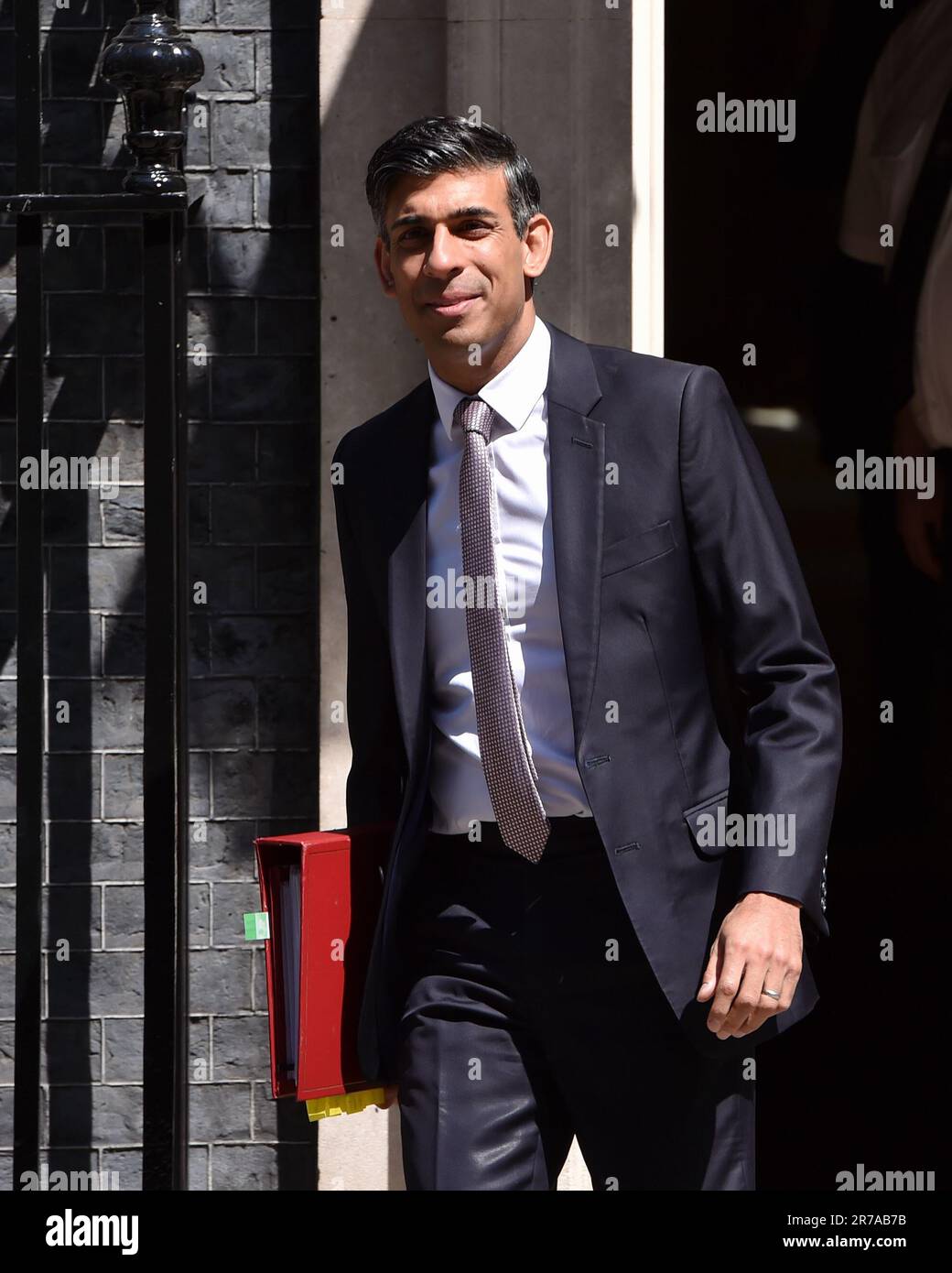 London, England, Großbritannien. 14. Juni 2023. Premierminister RISHI SUNAK verlässt die Downing Street 10 für Fragen des Premierministers. (Kreditbild: © Thomas Krych/ZUMA Press Wire) NUR REDAKTIONELLE VERWENDUNG! Nicht für den kommerziellen GEBRAUCH! Stockfoto